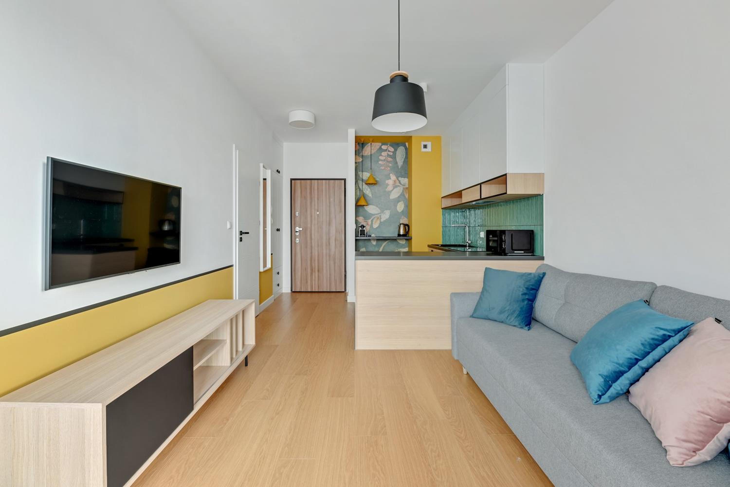 Apartment with Balcony - Photo 13