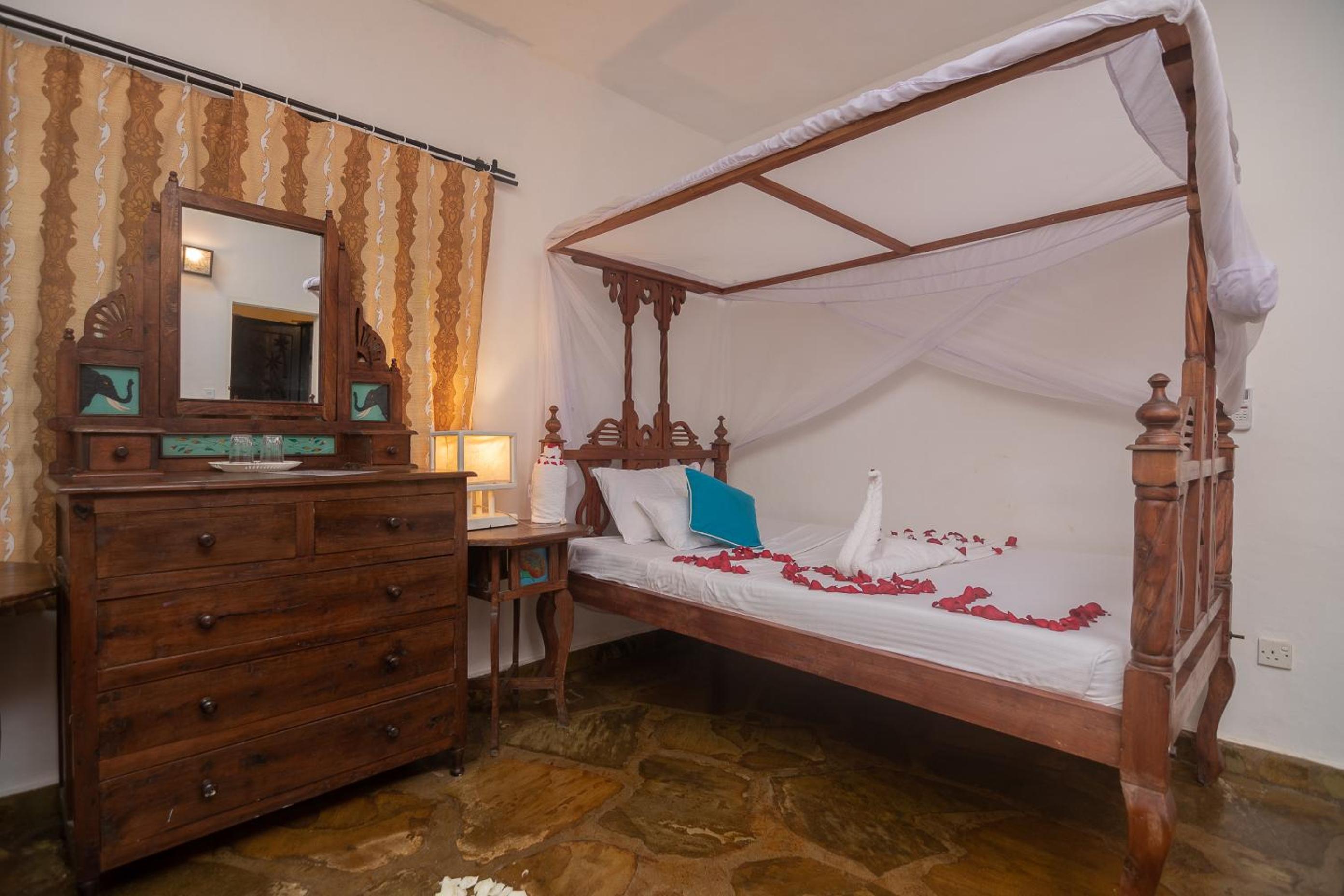 Deluxe Double Room - Photo 17