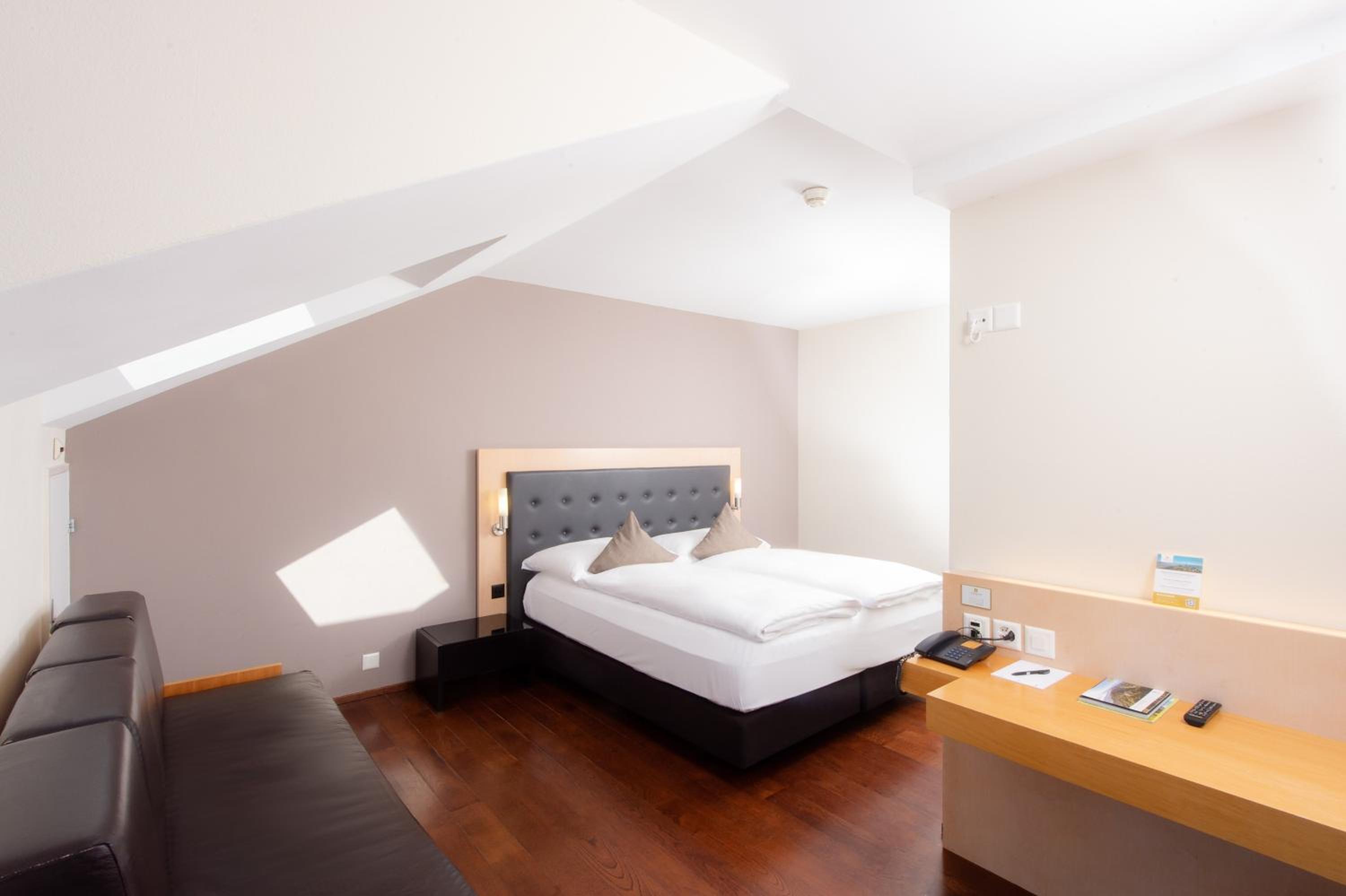 Triple Room with Alps and Lake View - Photo 1