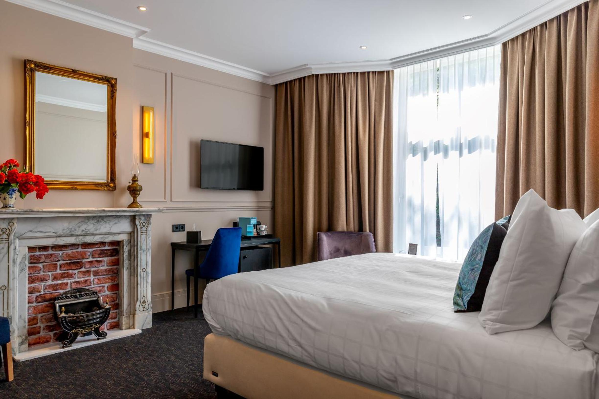 Deluxe Double Room (2 Adults + 1 Child)