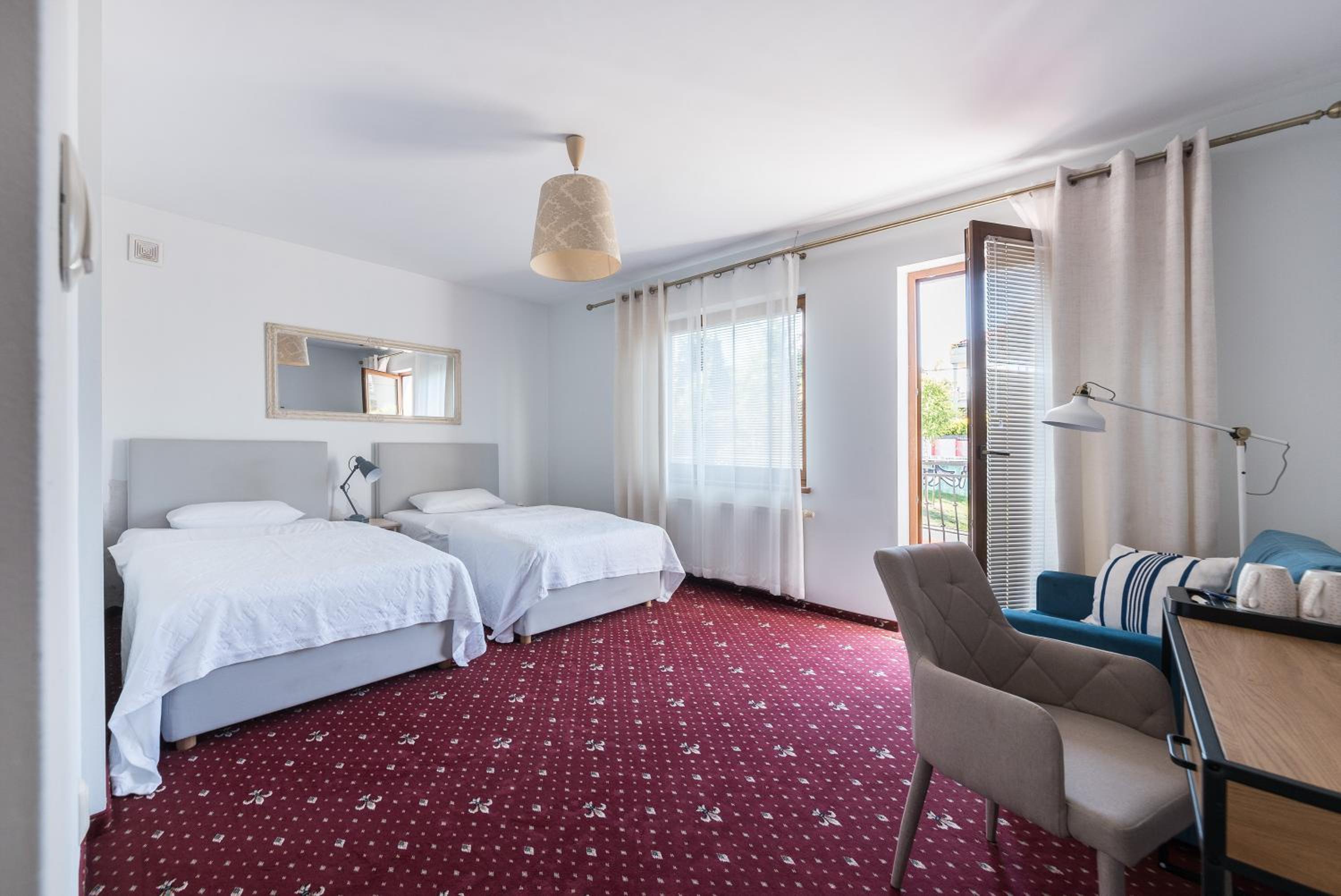 Double or Twin Room - Photo 5