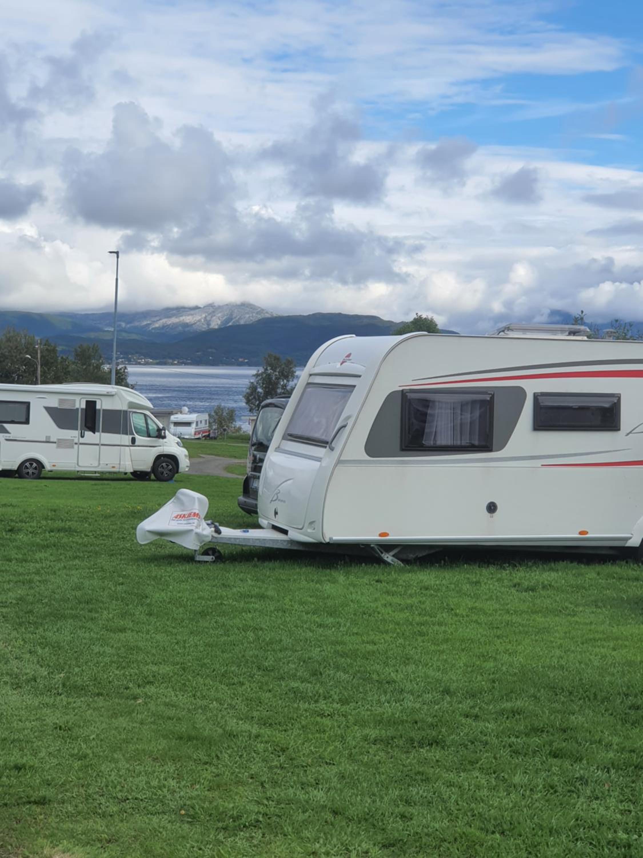 Mobile Home - Photo 2