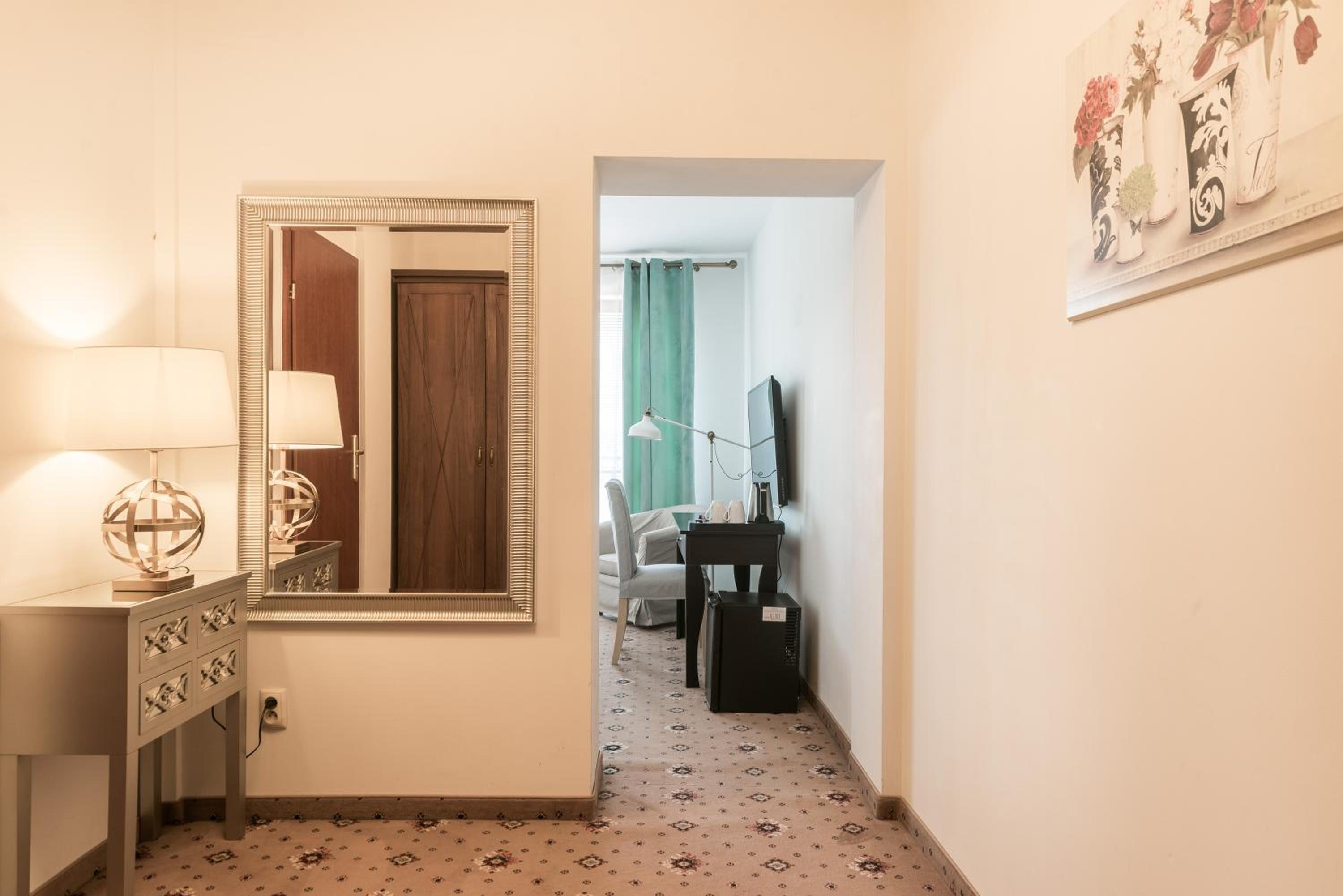 Double or Twin Room - Photo 12