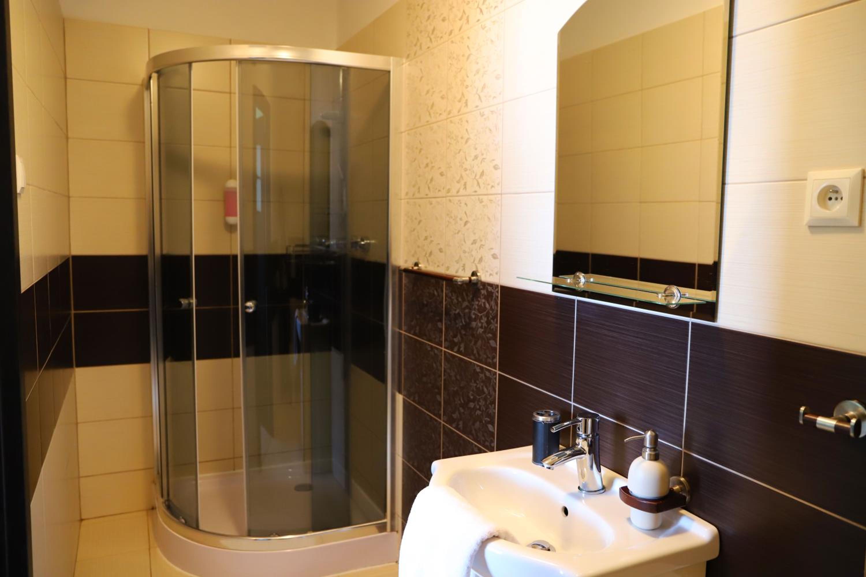 Deluxe Suite - Photo 2