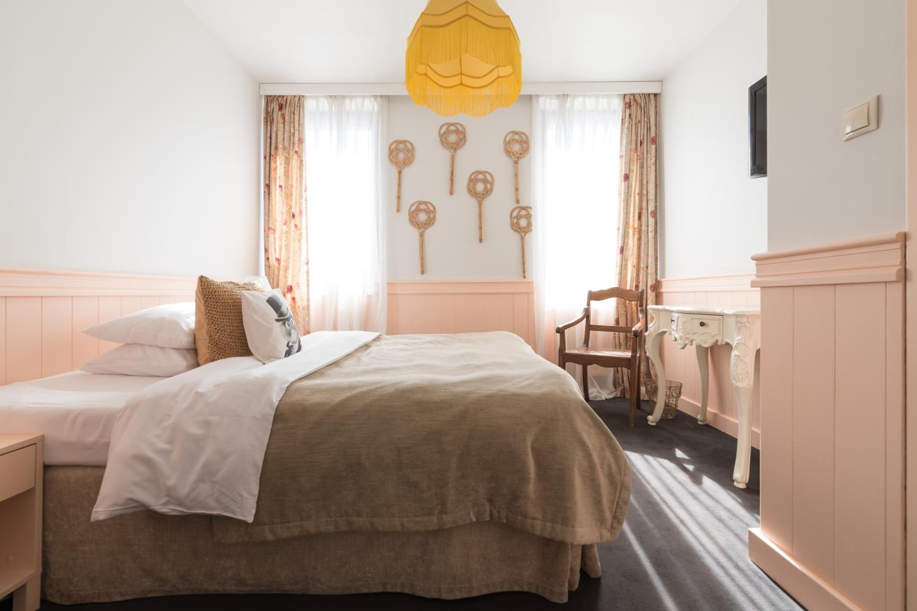 Superior Single Room with Queen-Size Bed photo 1