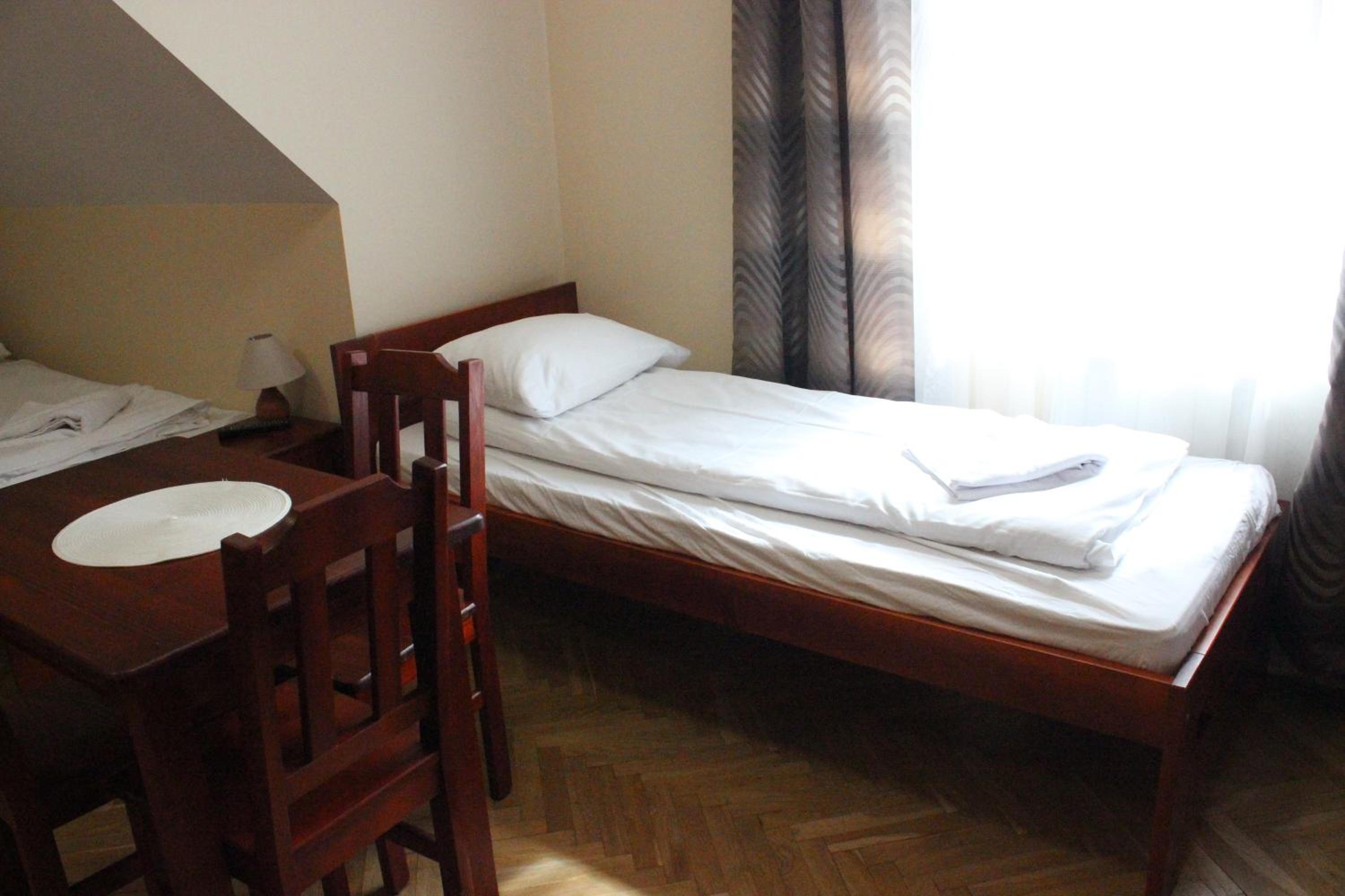 Standard Family Room - Photo 9