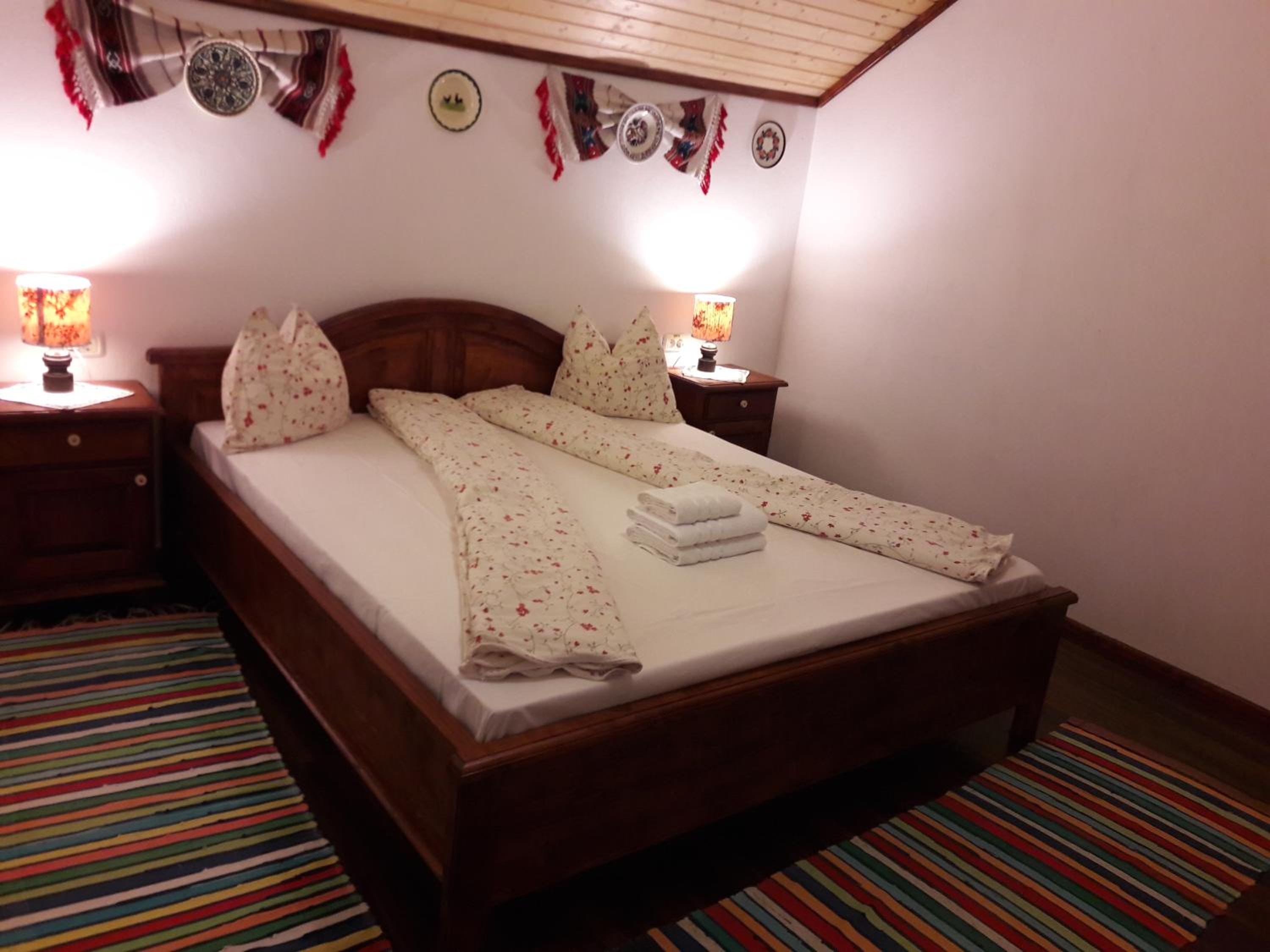 Double Room with Private Bathroom - Photo 16