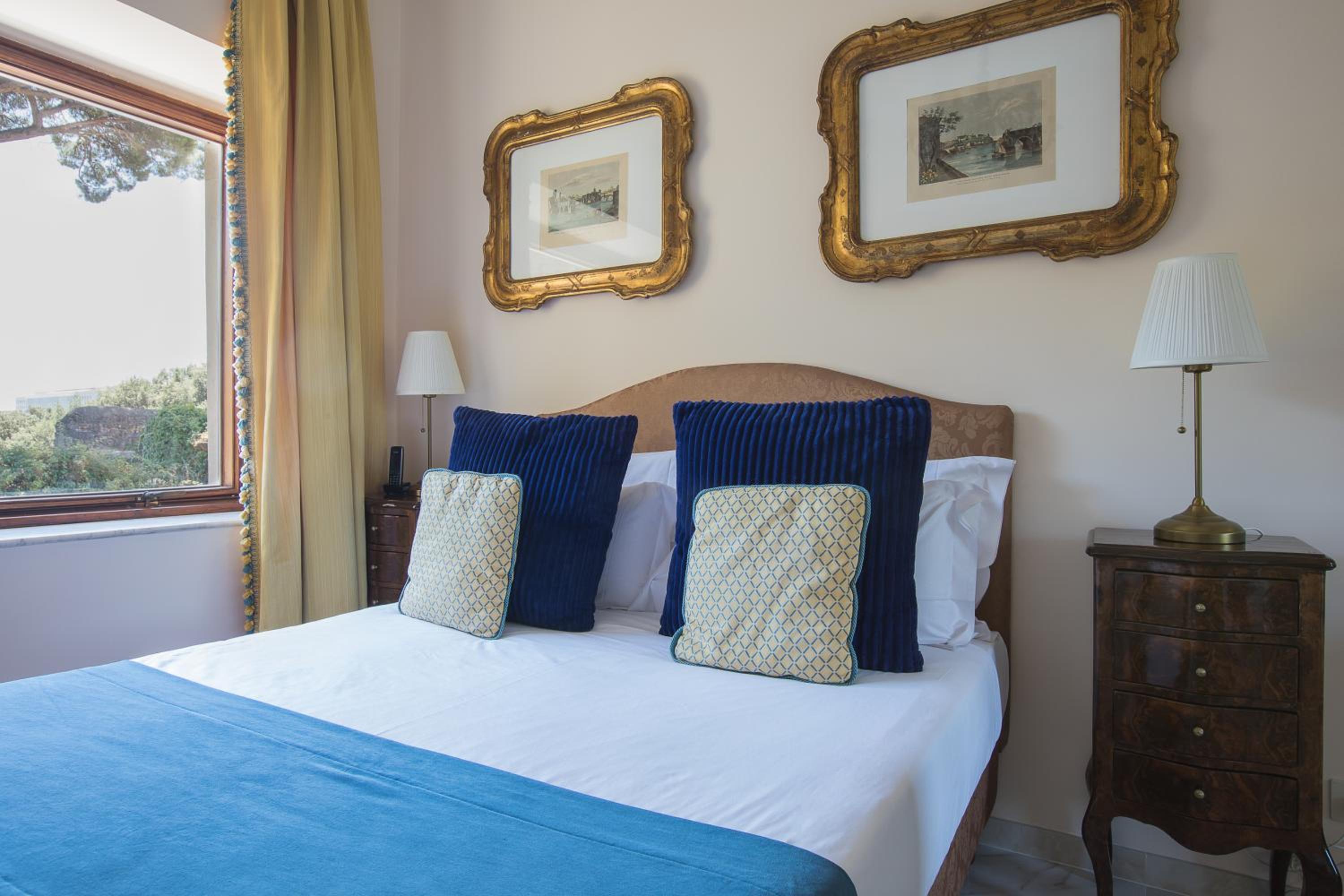 Small Double Room with View photo 2