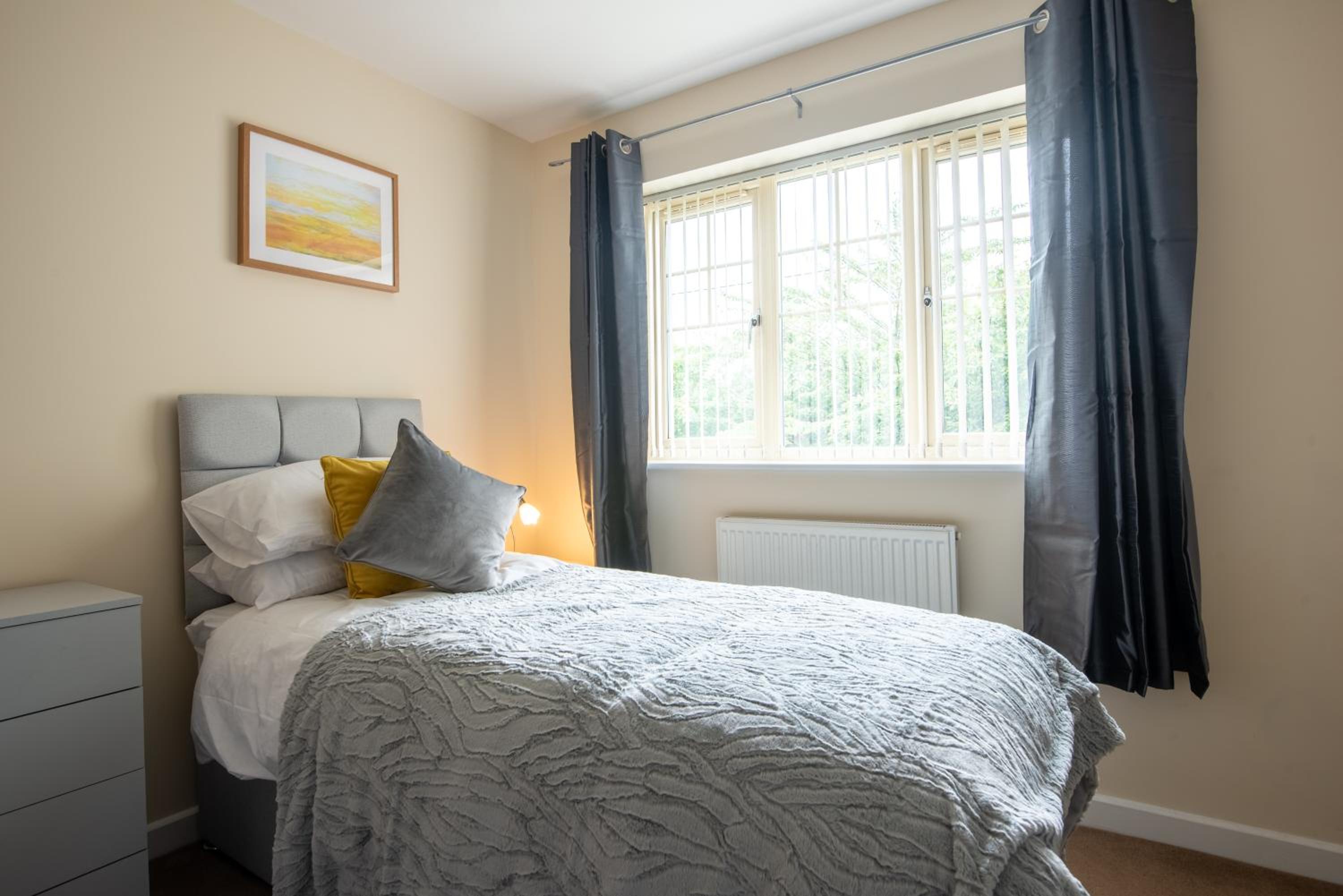 One-Bedroom Apartment - Photo 3