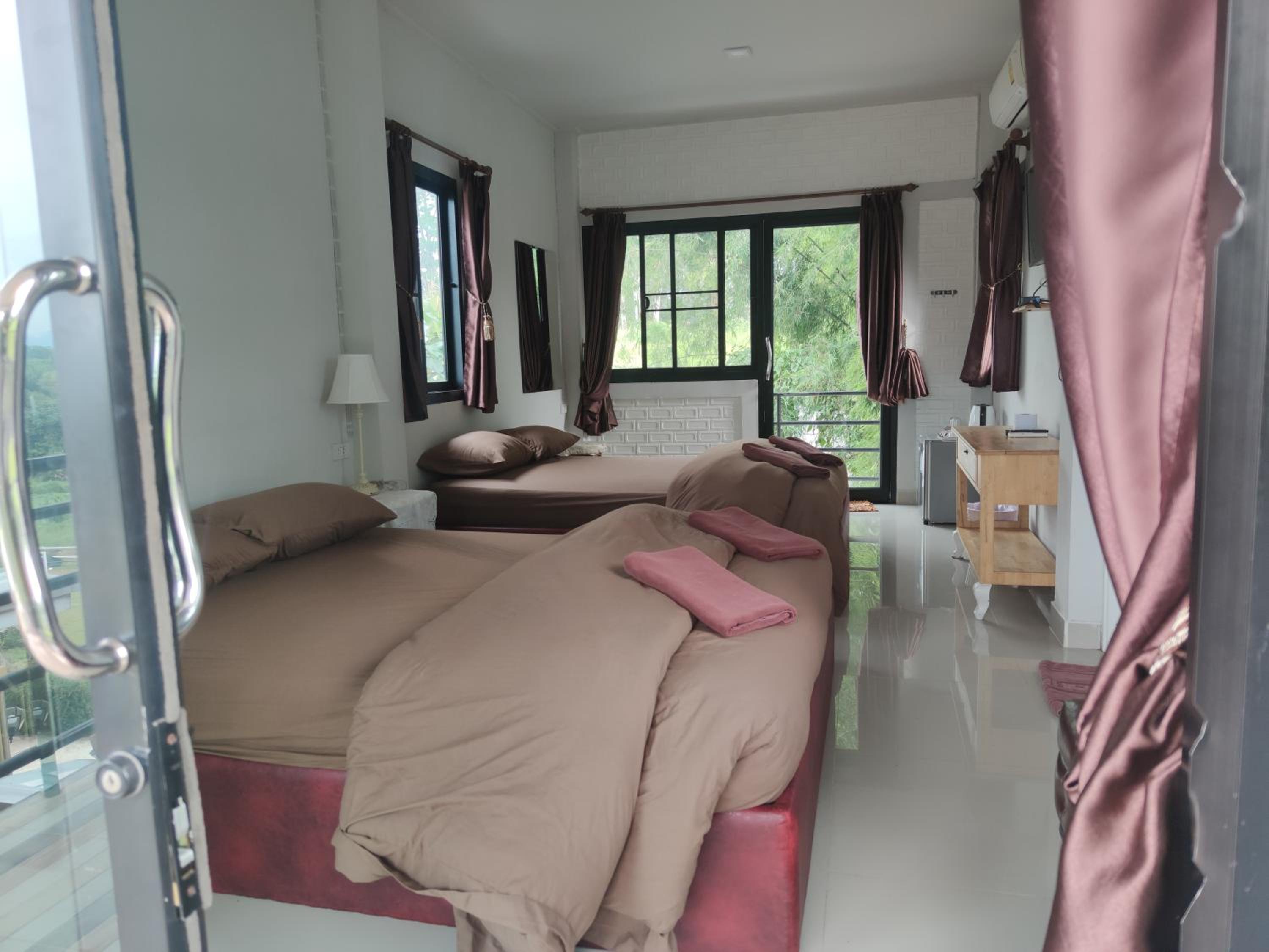 Executive Queen Room with Two Queen Beds - Photo 5