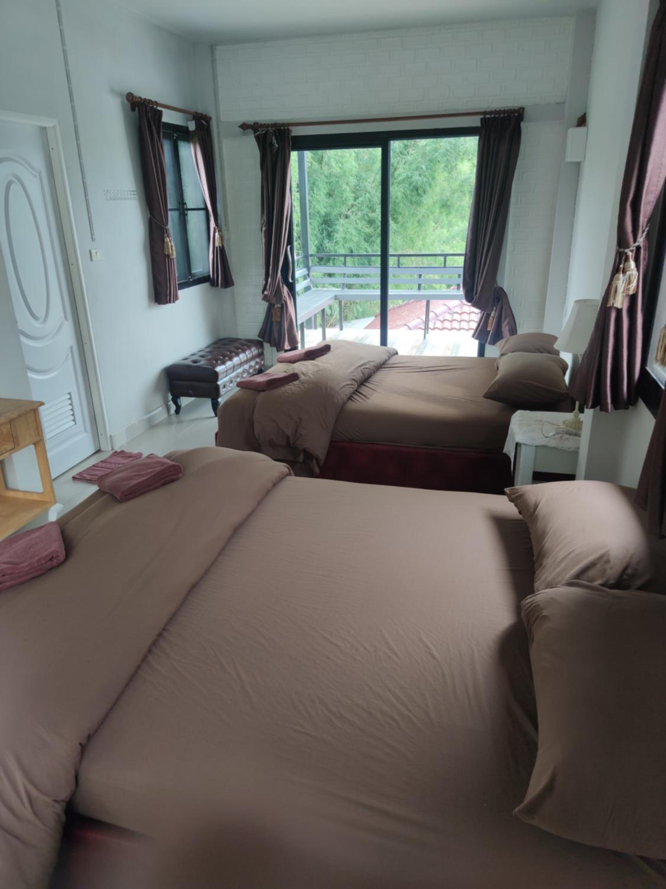 Executive Queen Room with Two Queen Beds - Photo 1