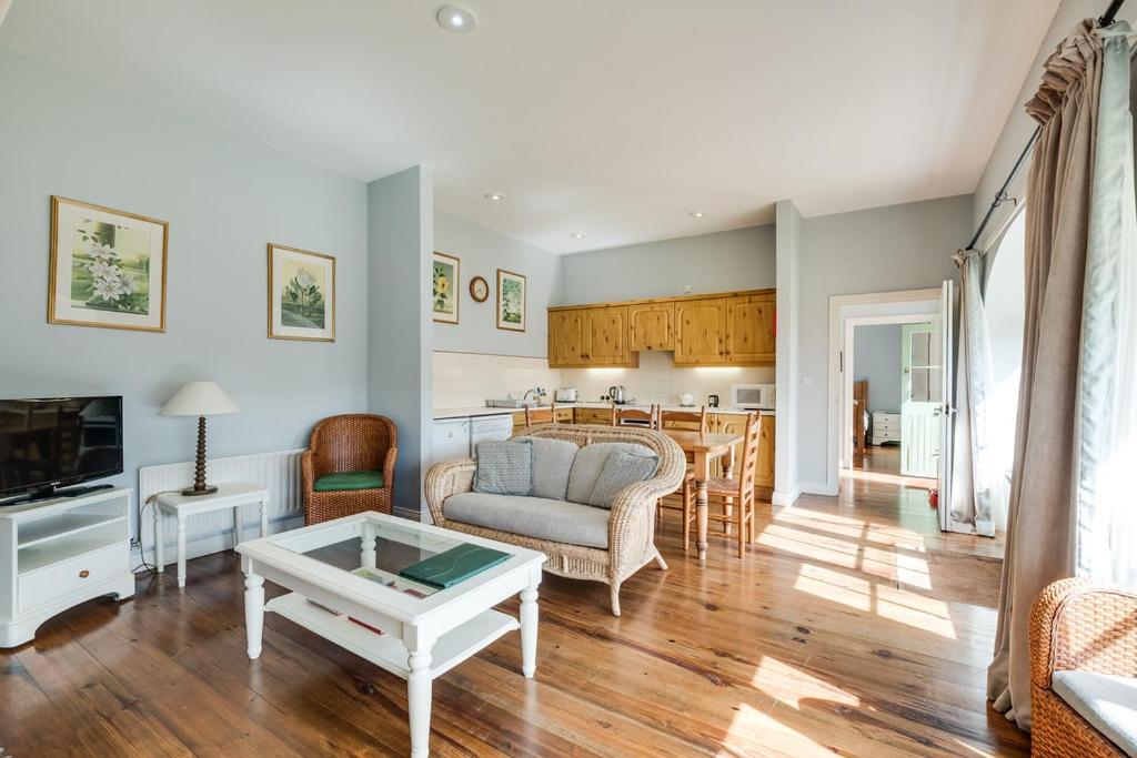 2 Bedroom Willow Courtyard Apartment