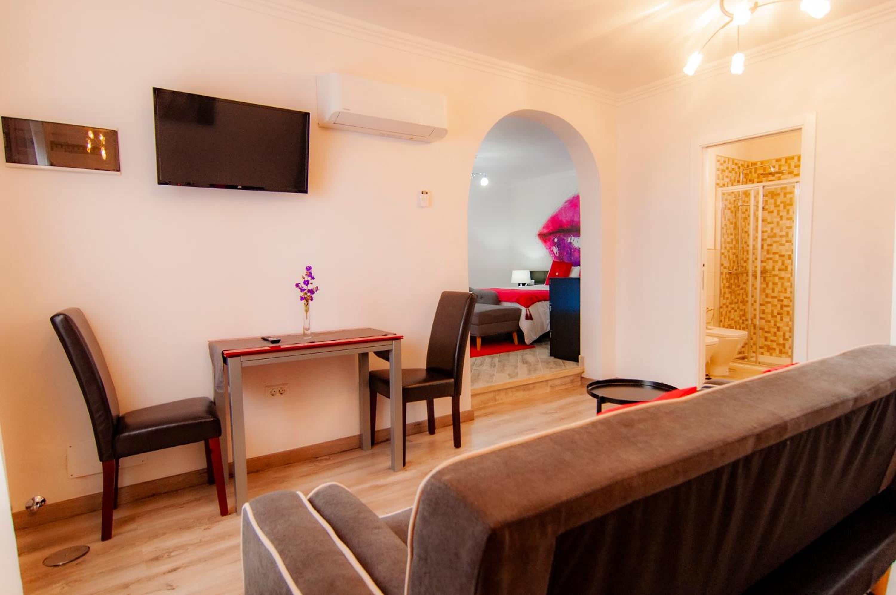 Double Room with Spa Bath - Photo 12