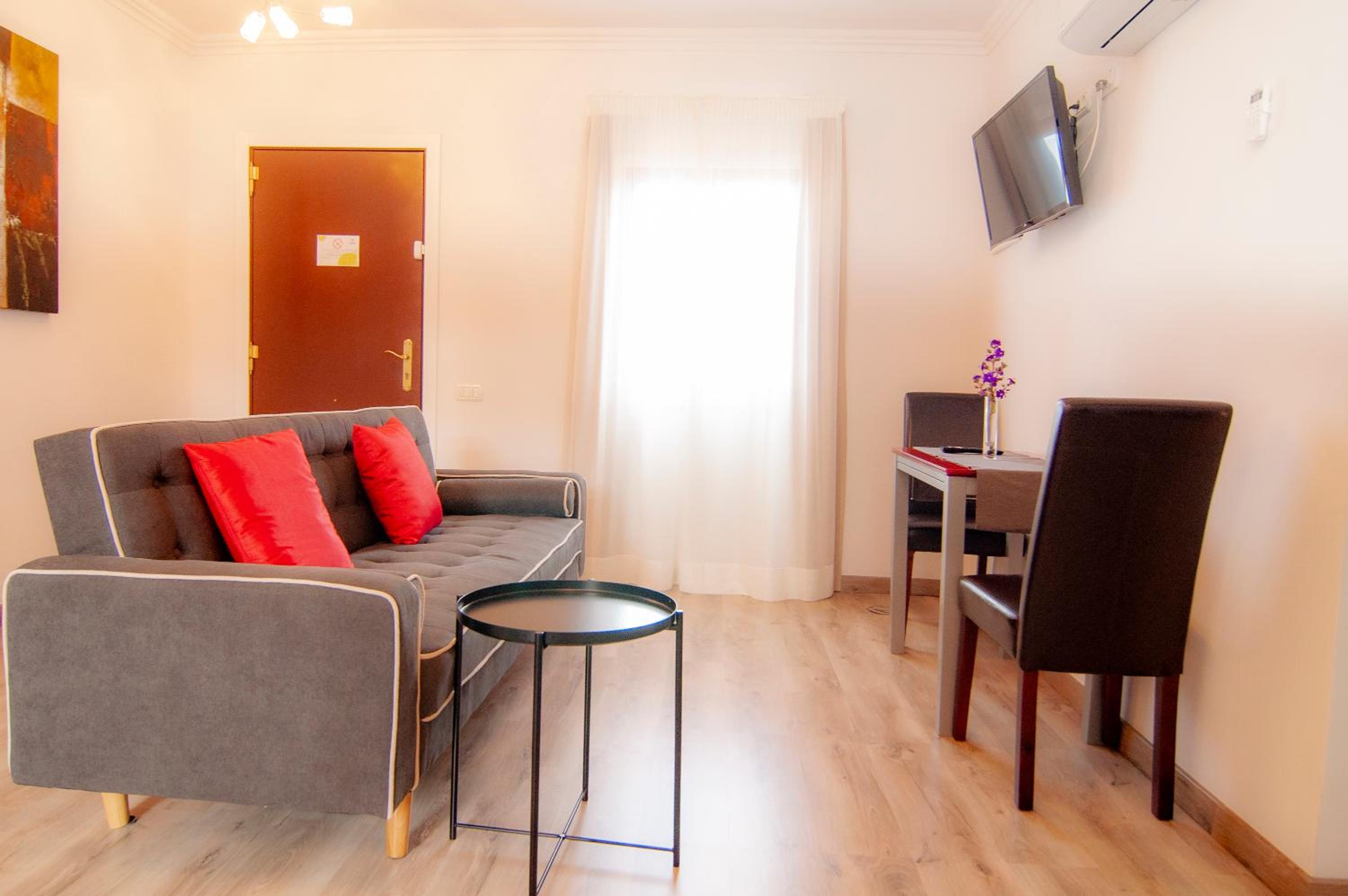 Double Room with Spa Bath - Photo 14
