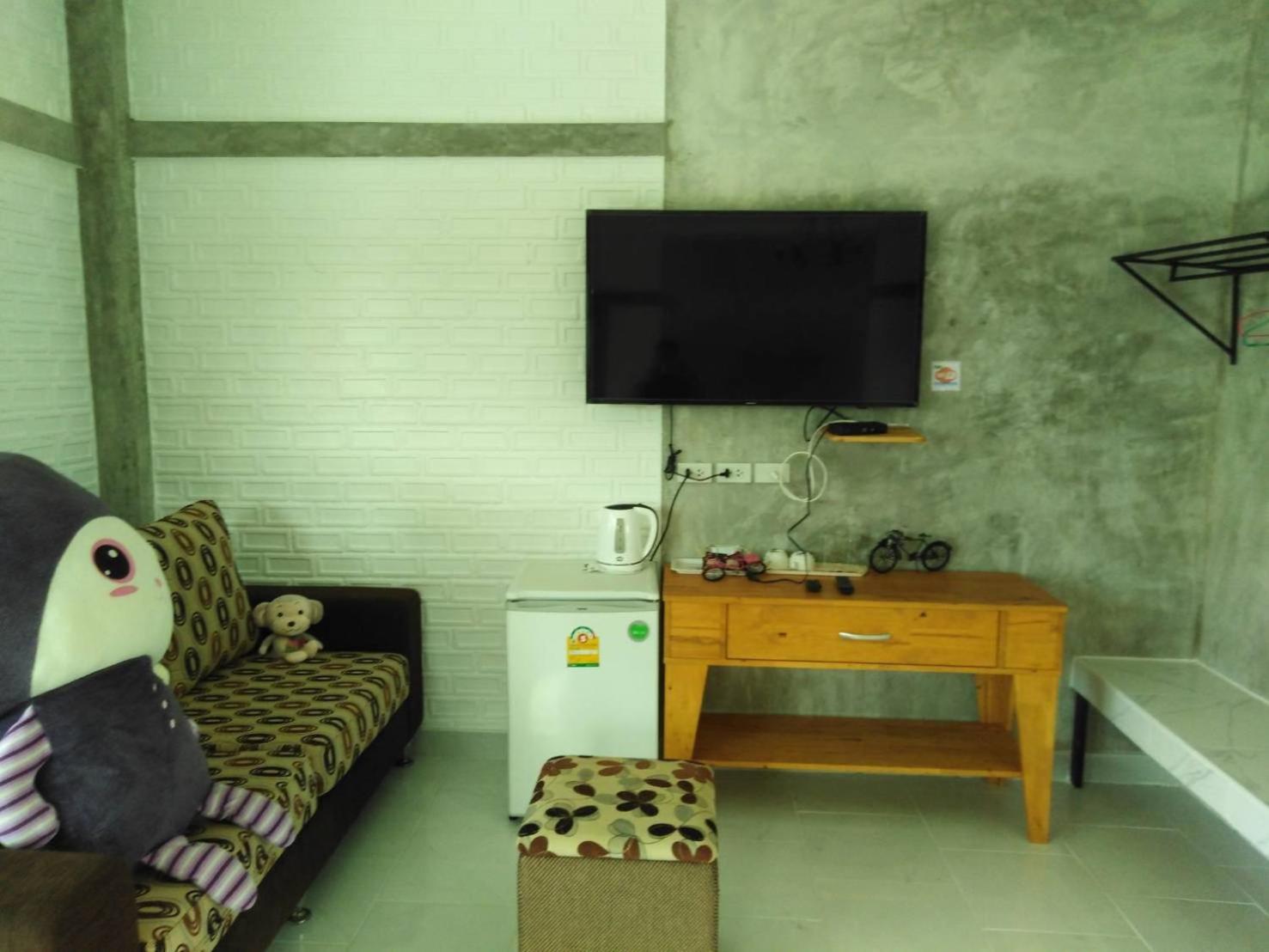 Family Room - Photo 5