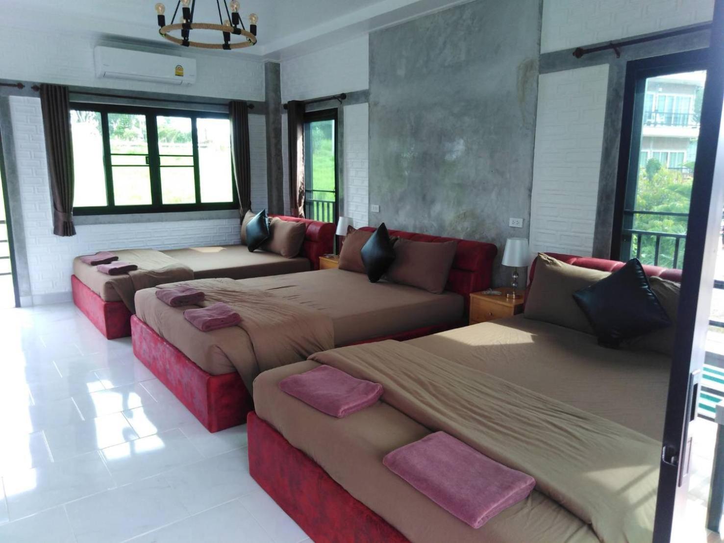 Family Room - Photo 4