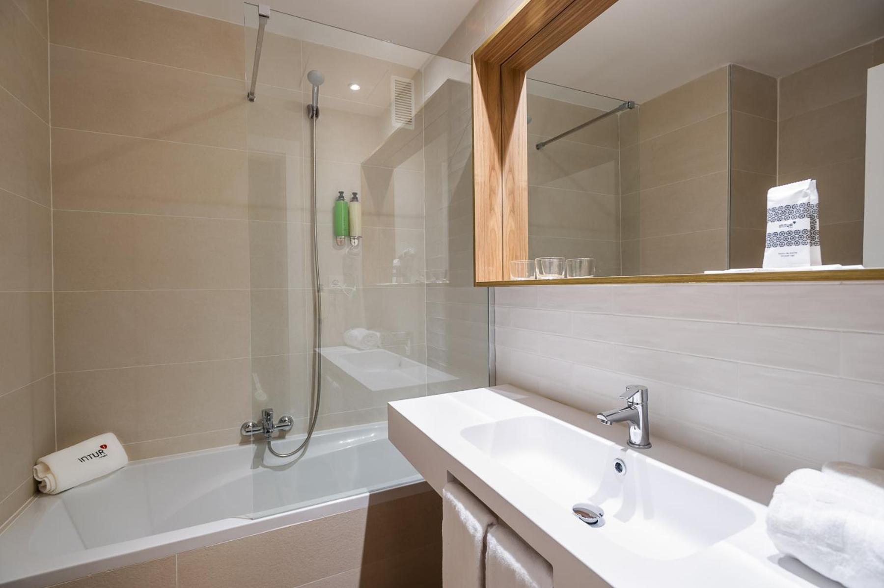 Double or Twin Room - Photo 10