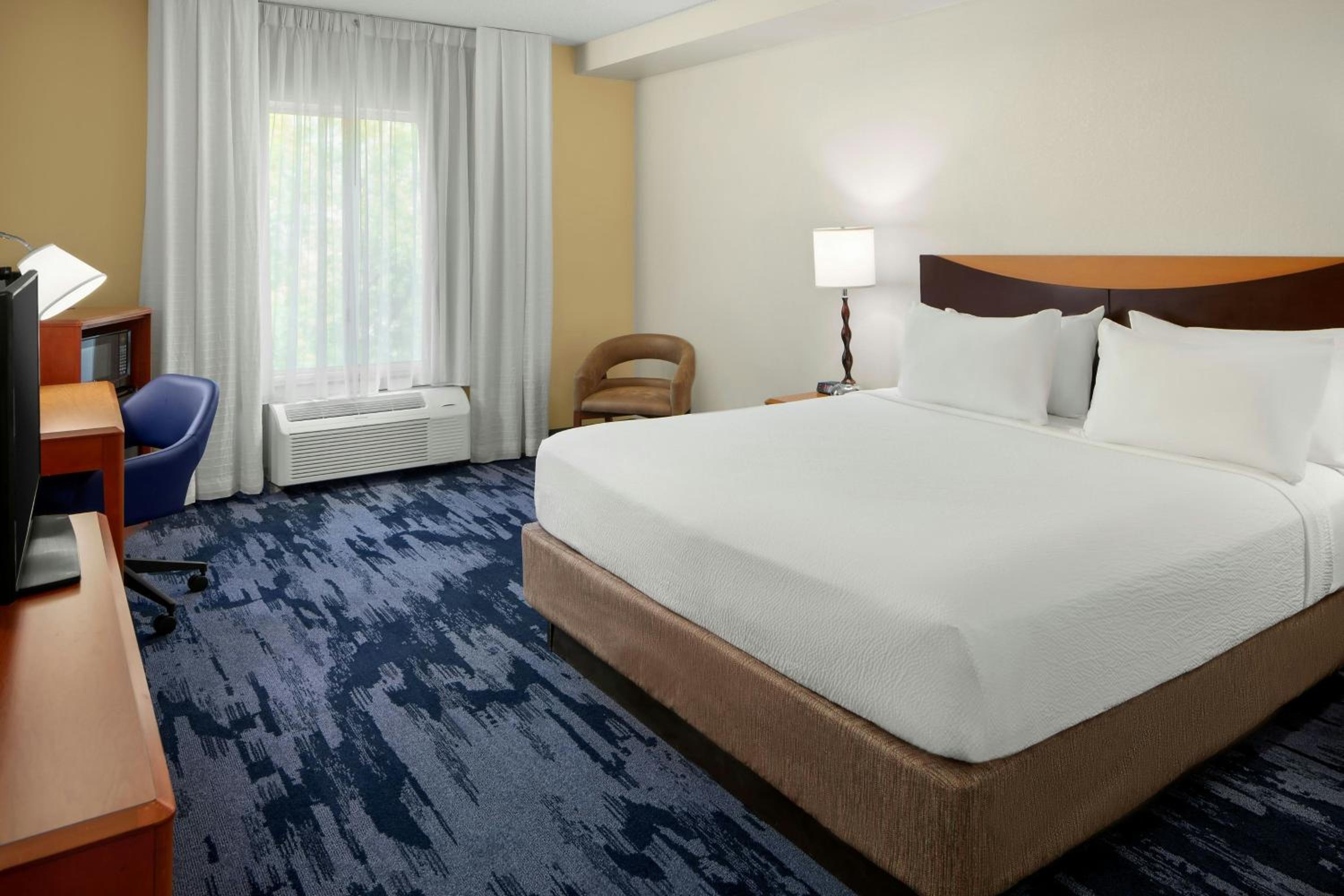 King Room with Roll-In Shower - Mobility Access/Hearing Accessible