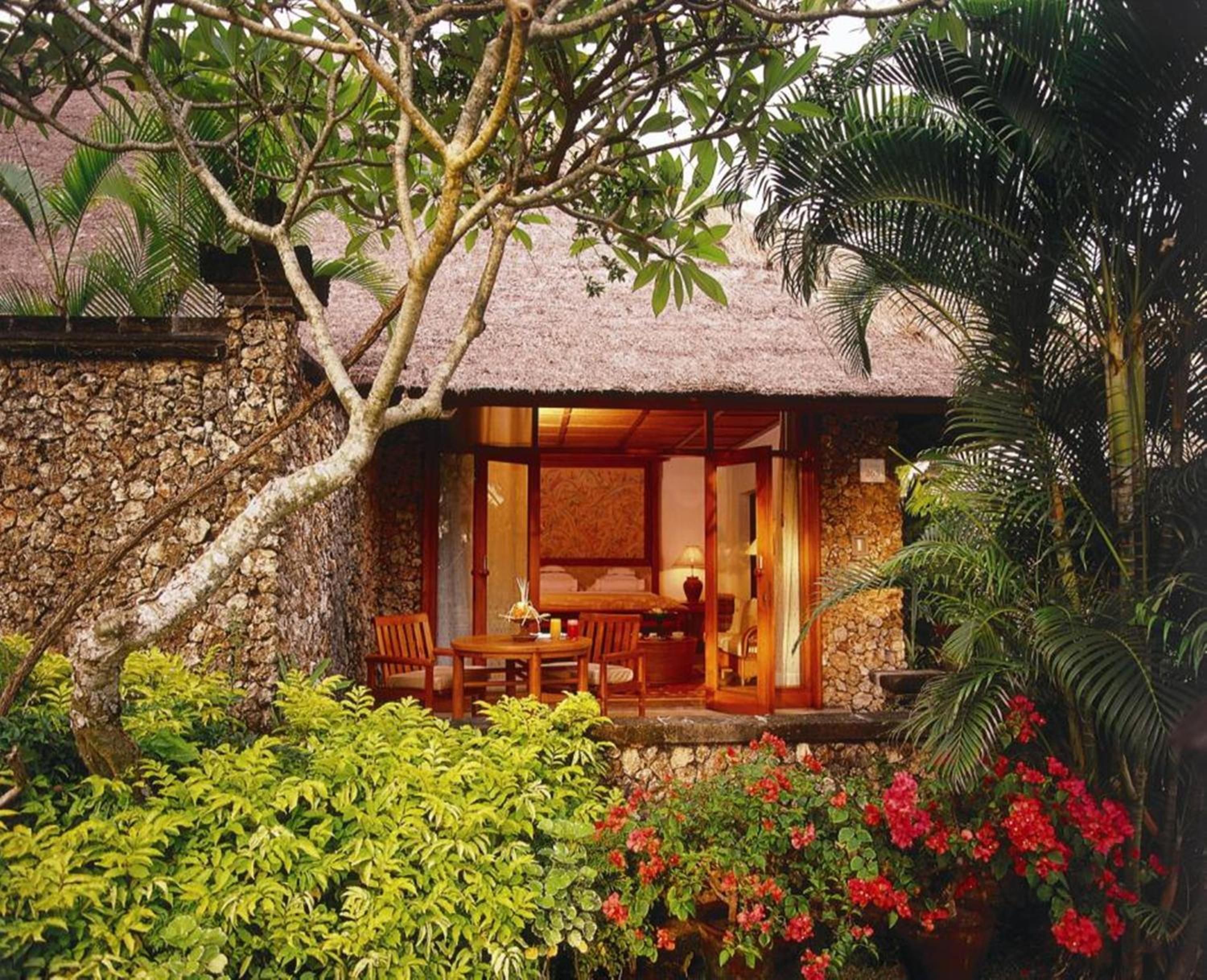 Luxury Lanai Room Garden View