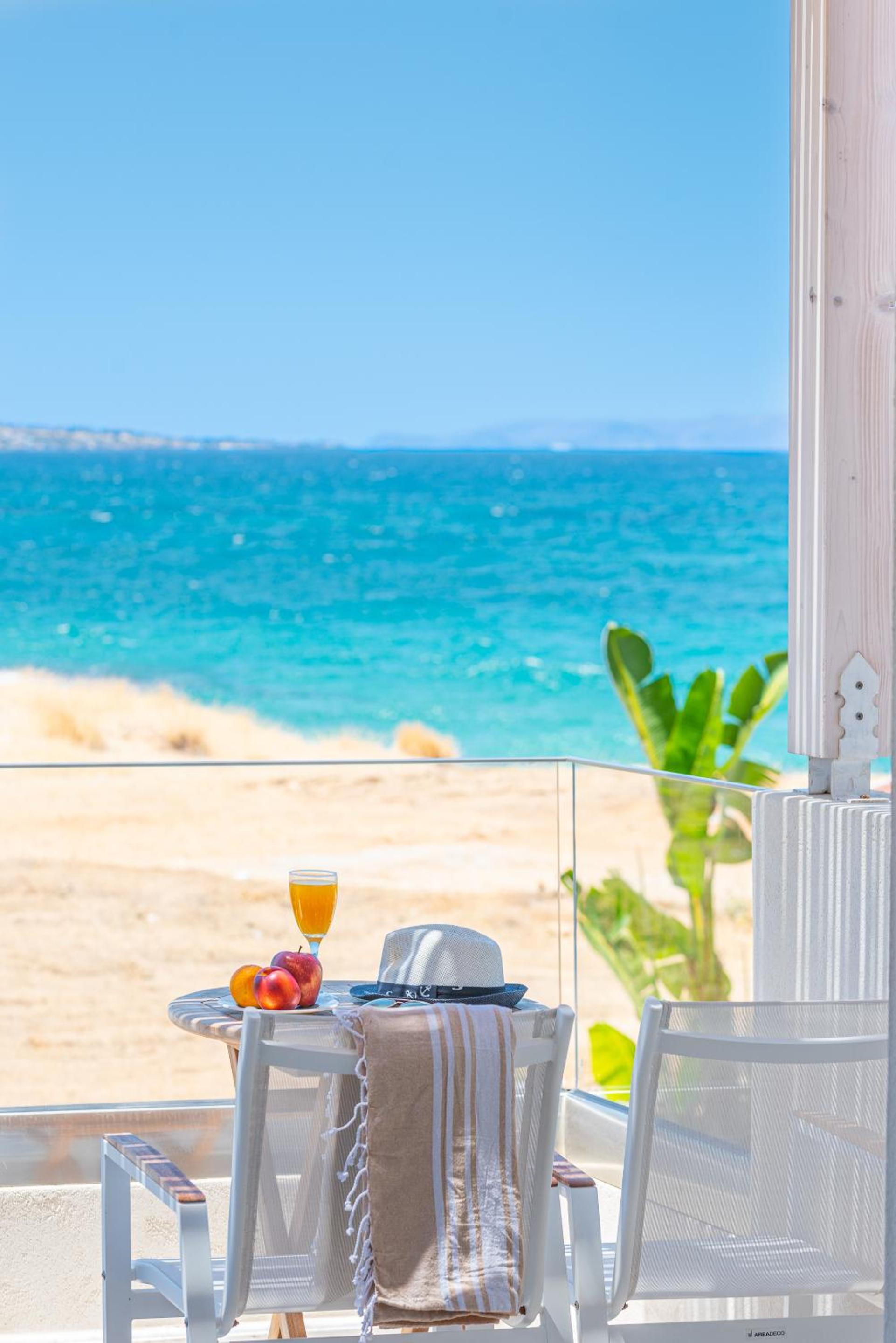 Deluxe Suite with Sea View - Photo 4