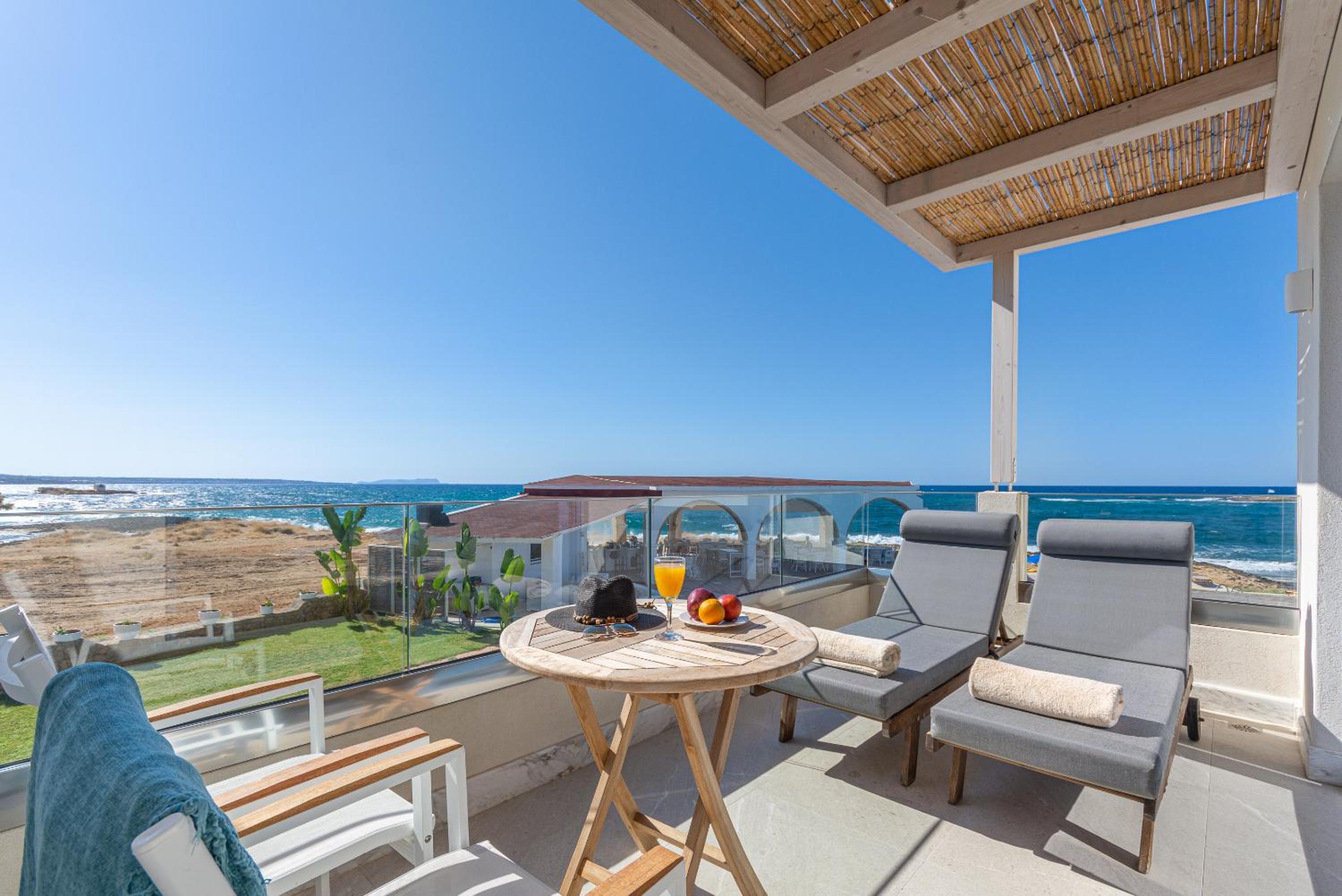 Deluxe Suite with Sea View - Photo 5