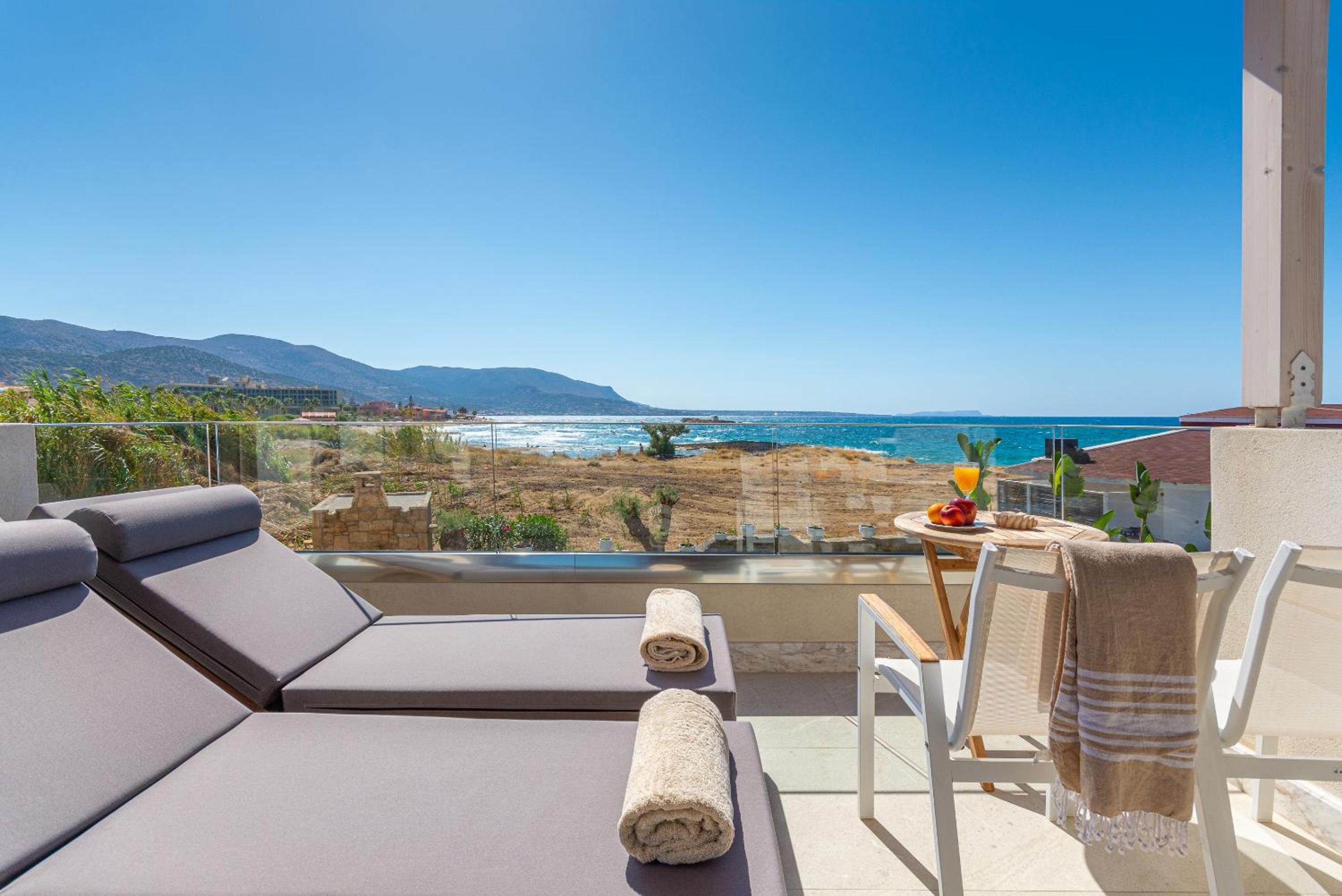 Deluxe Suite with Sea View - Photo 7