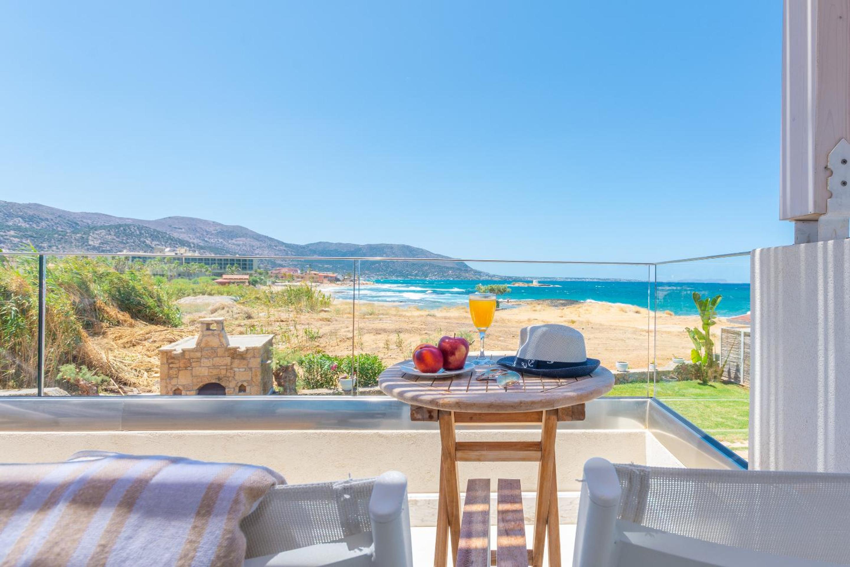 Deluxe Suite with Sea View - Photo 12