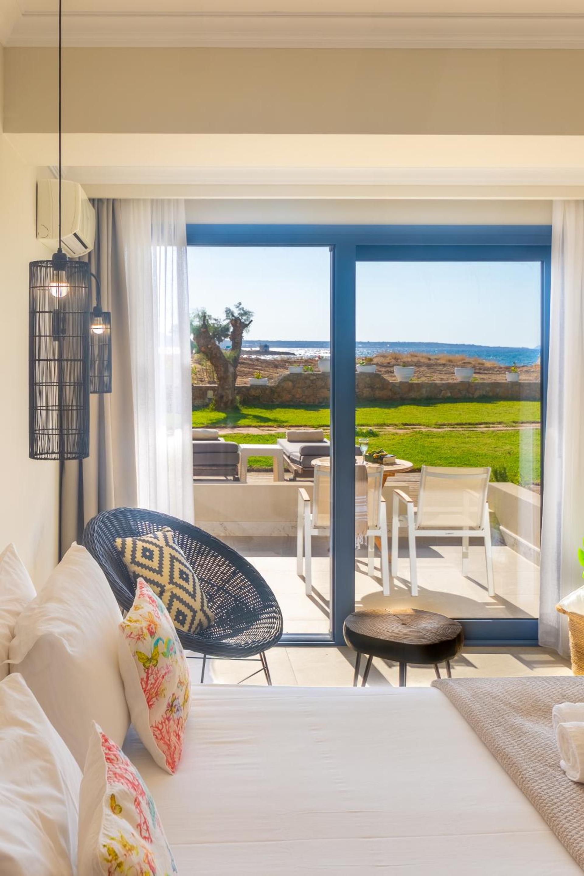 Deluxe Studio with Sea View and Pool View - Ground Floor photo 1