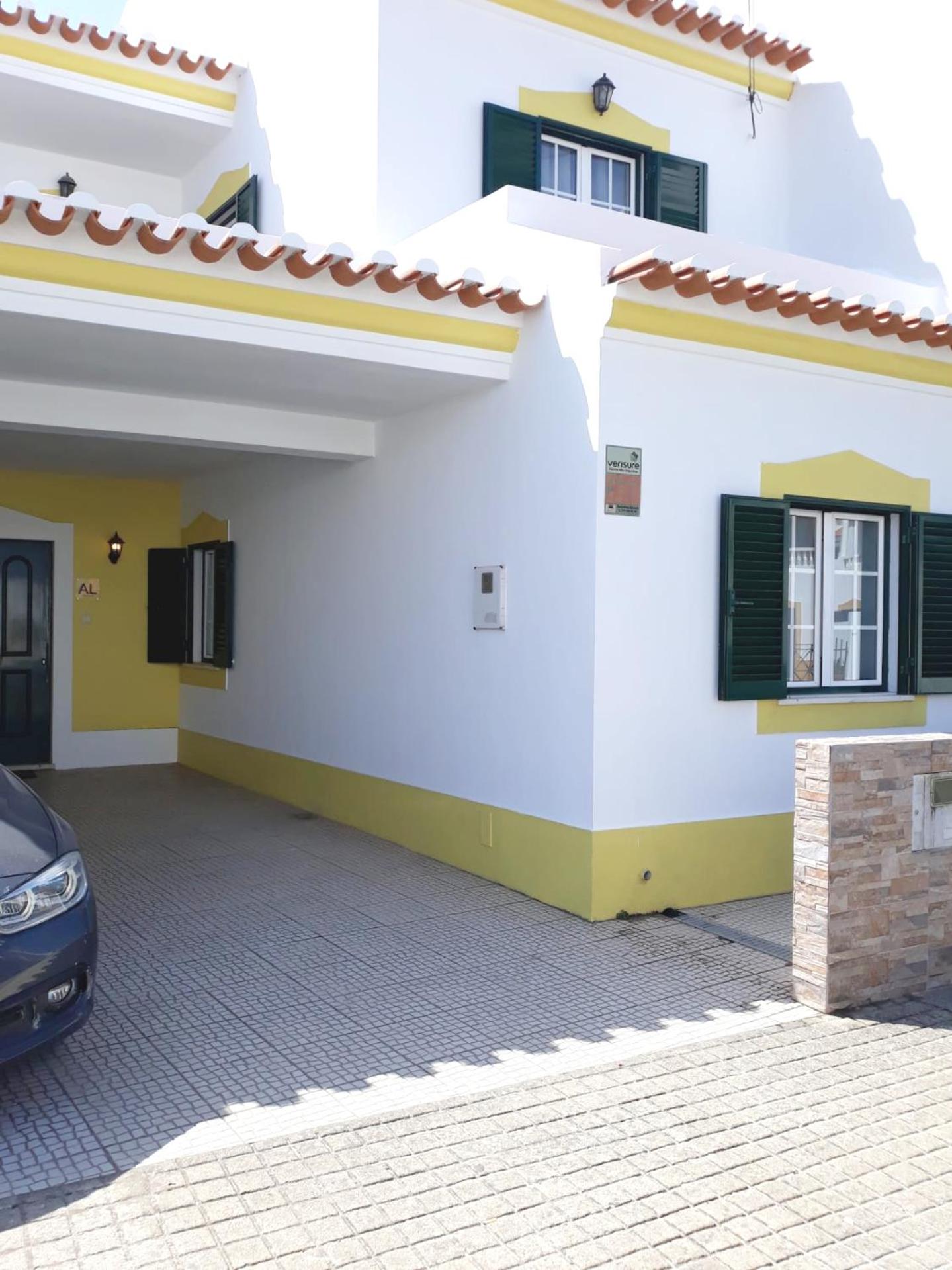 Three-Bedroom House - Photo 5