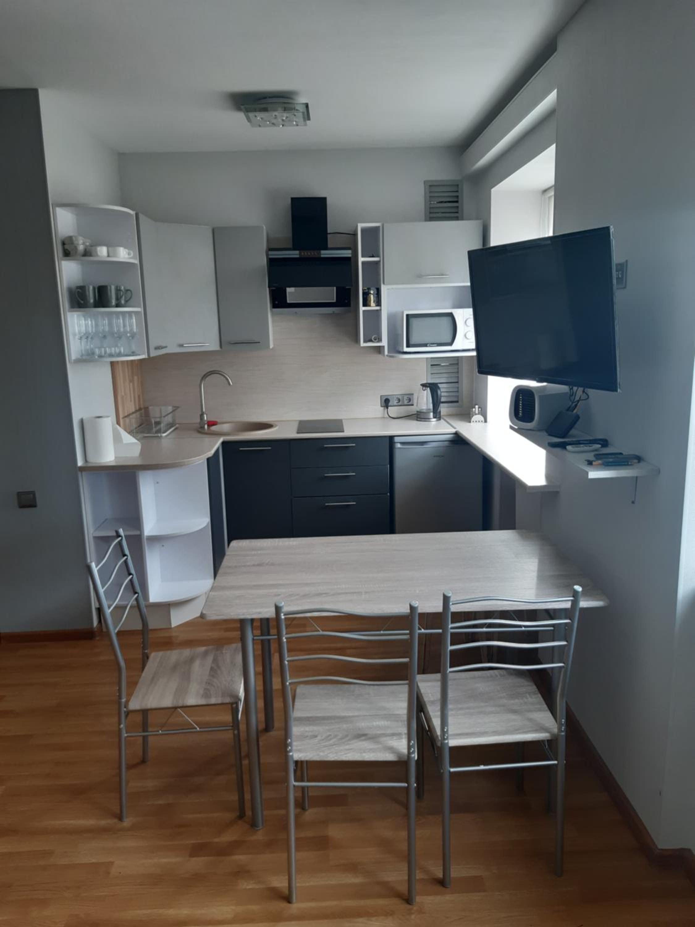 Studio Apartment - Photo 1