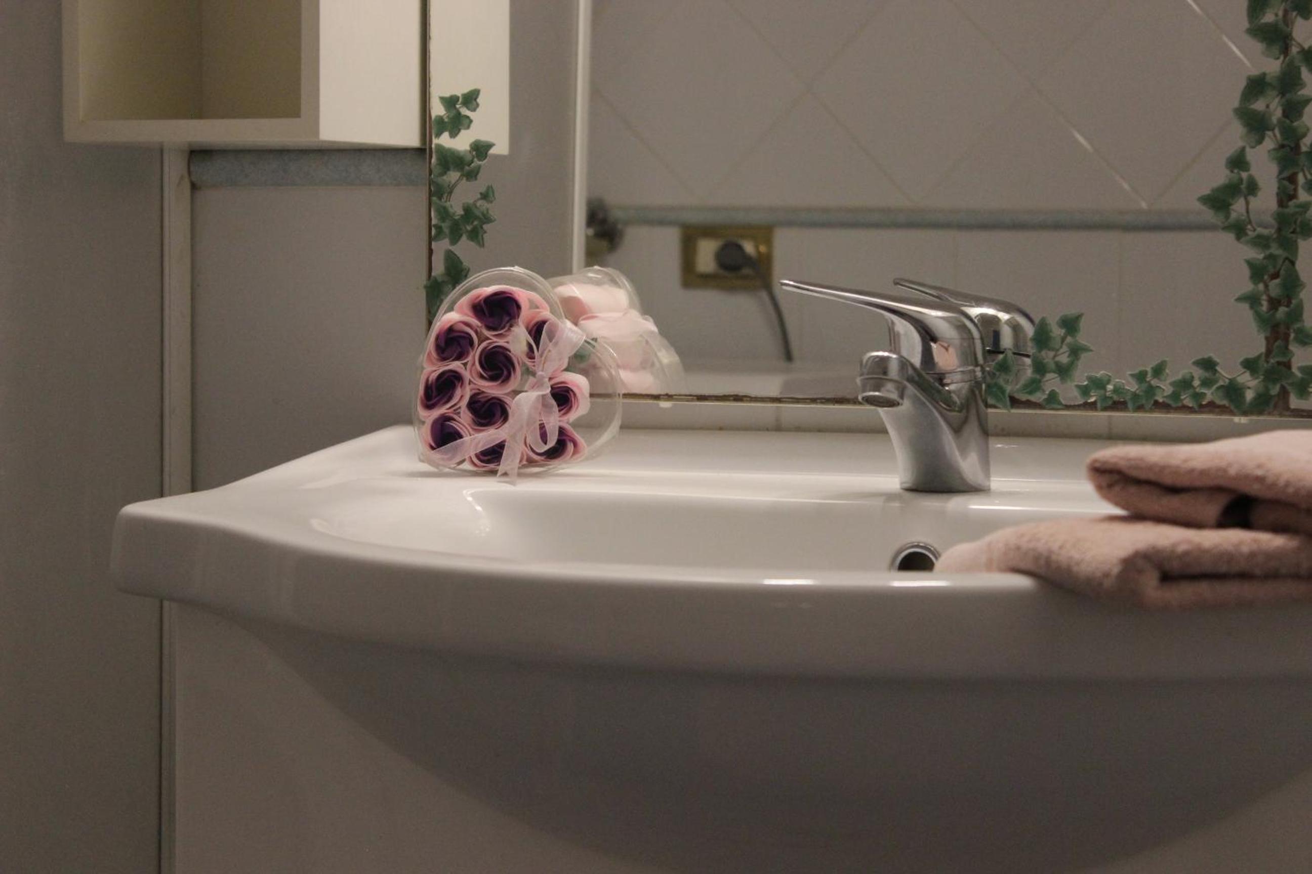 Two-Bedroom Apartment - Photo 2