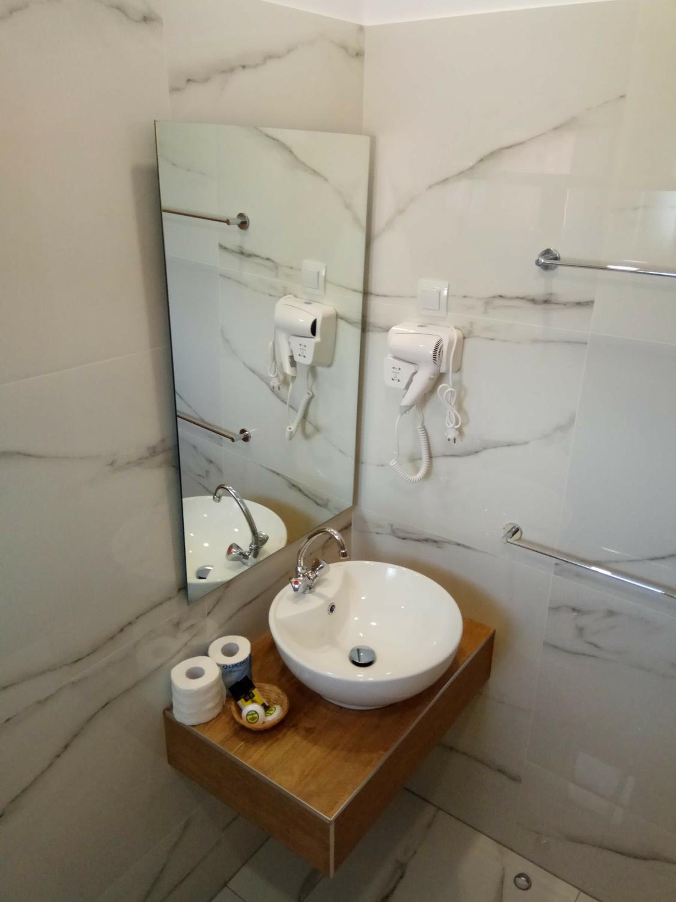 Deluxe Double or Twin Room with Garden View - Photo 7