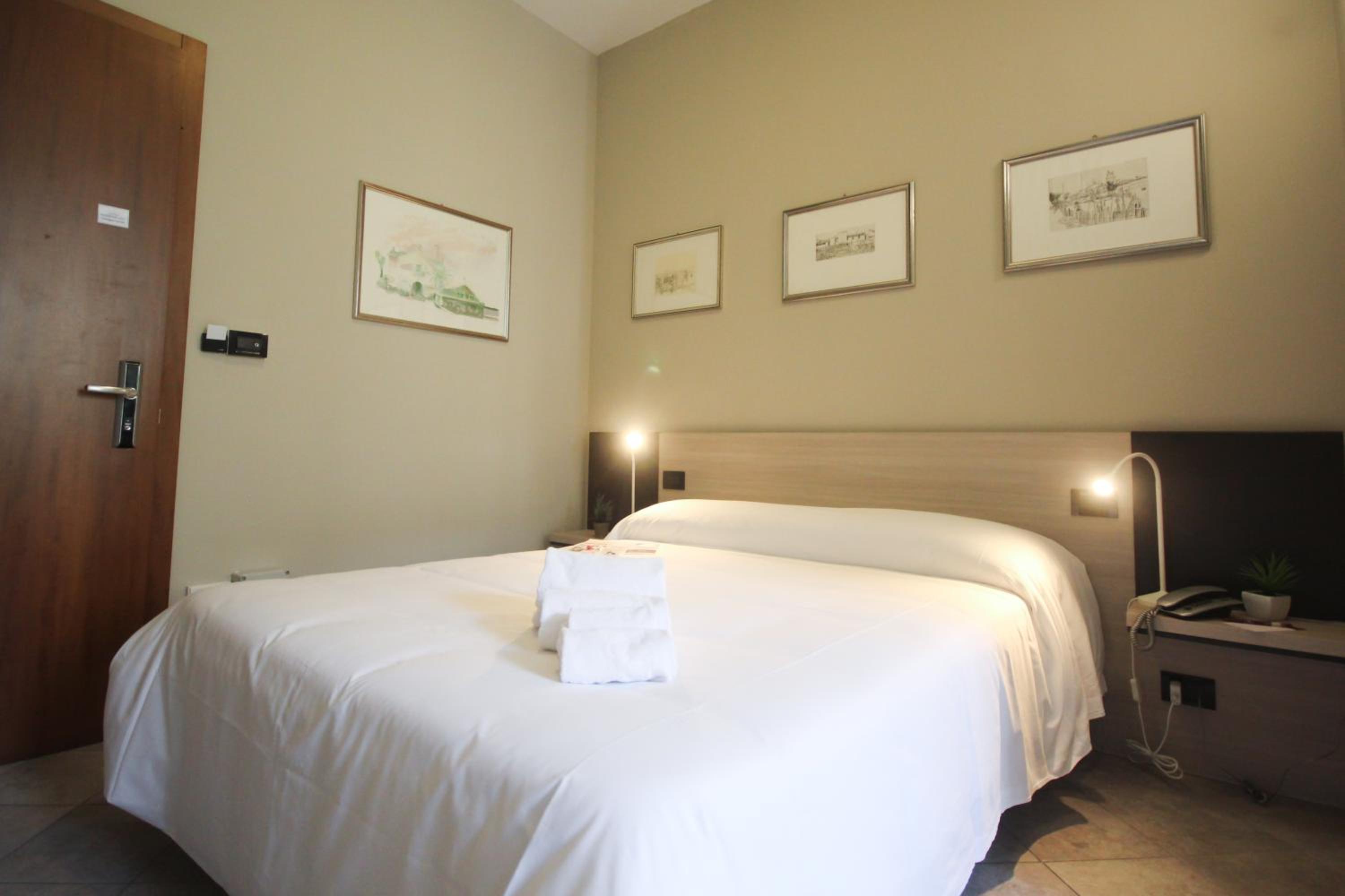 Economy Double Room - Photo 3