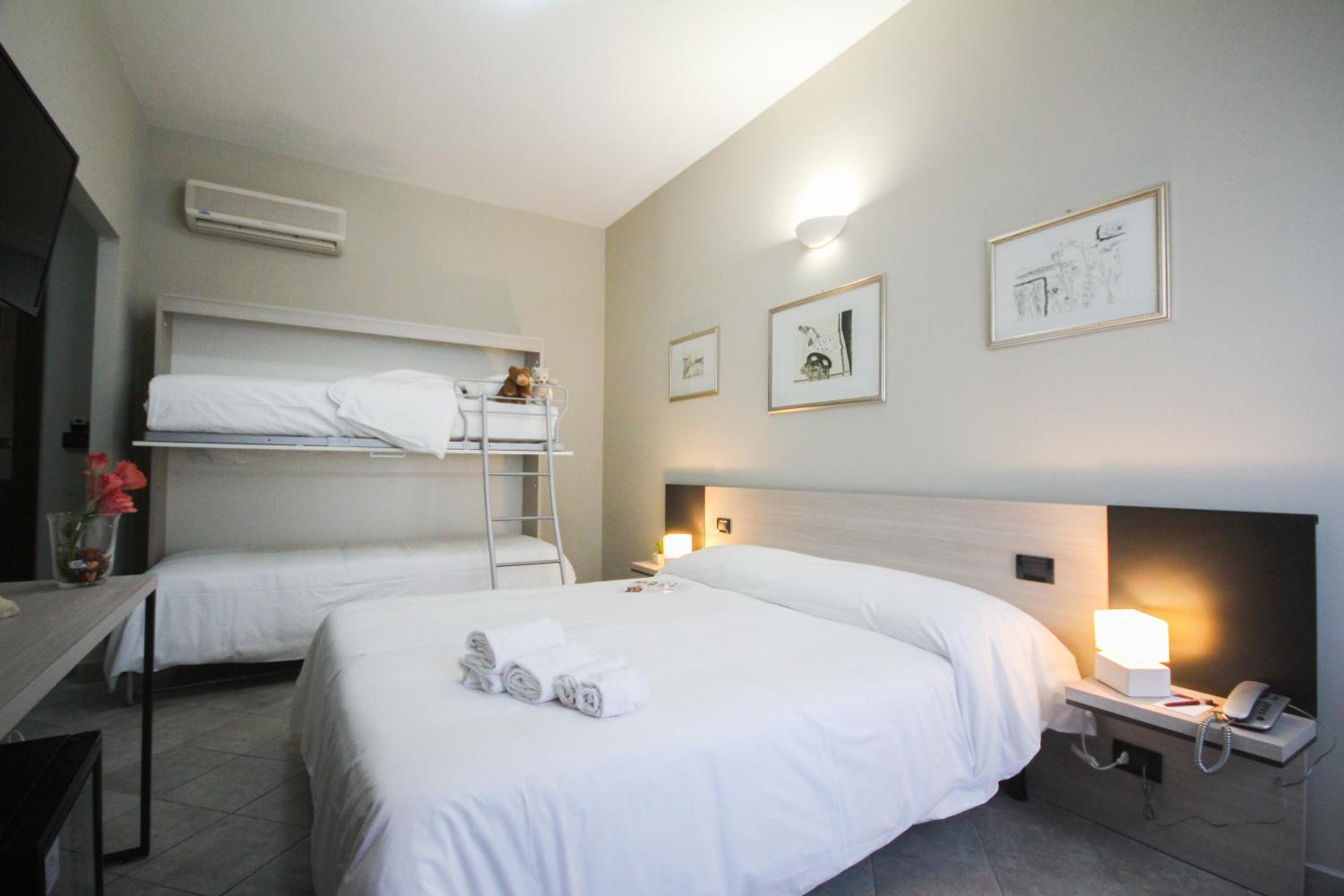 Quadruple Room - Photo 3