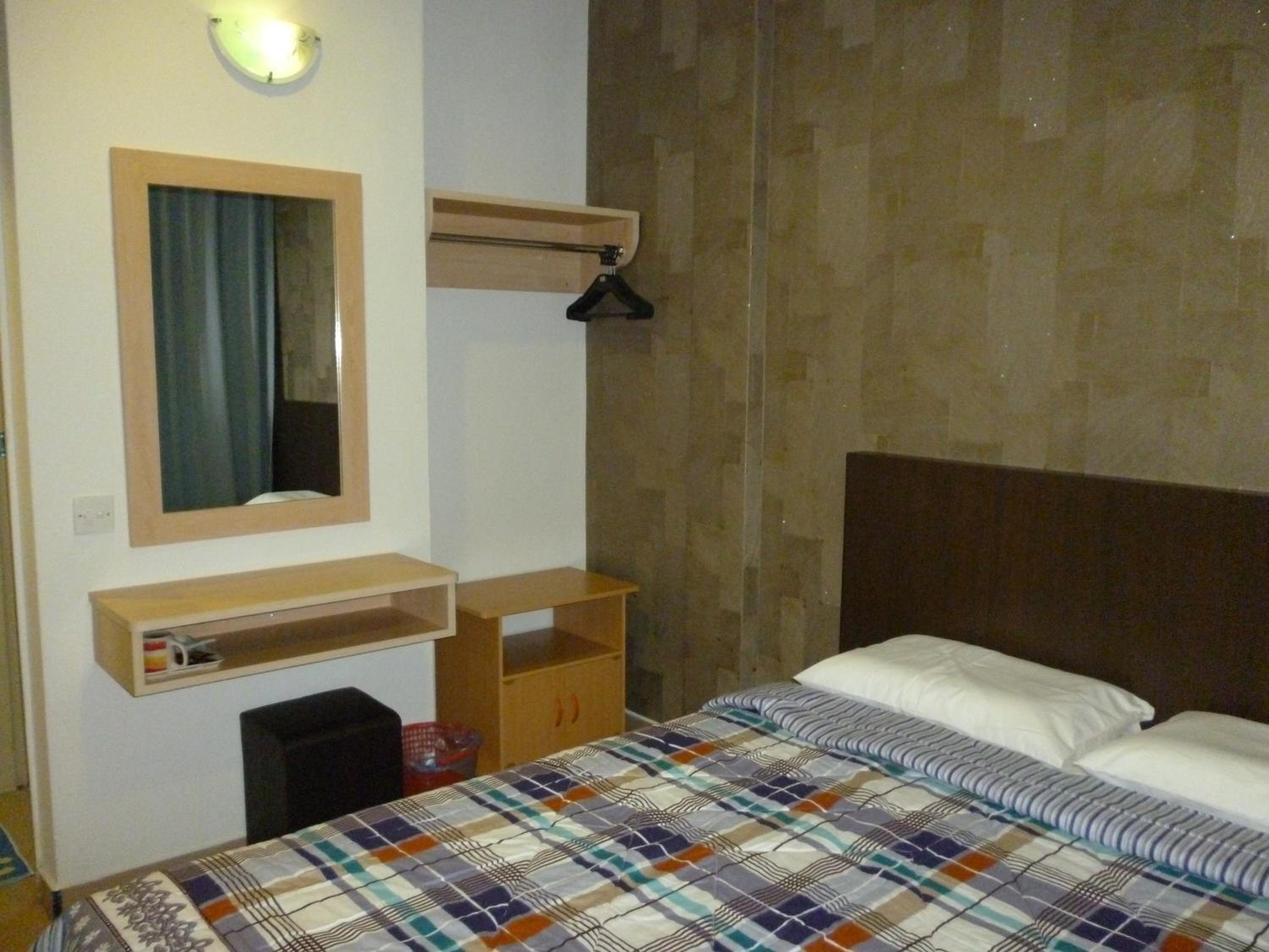 Standard Queen Room - Photo 3