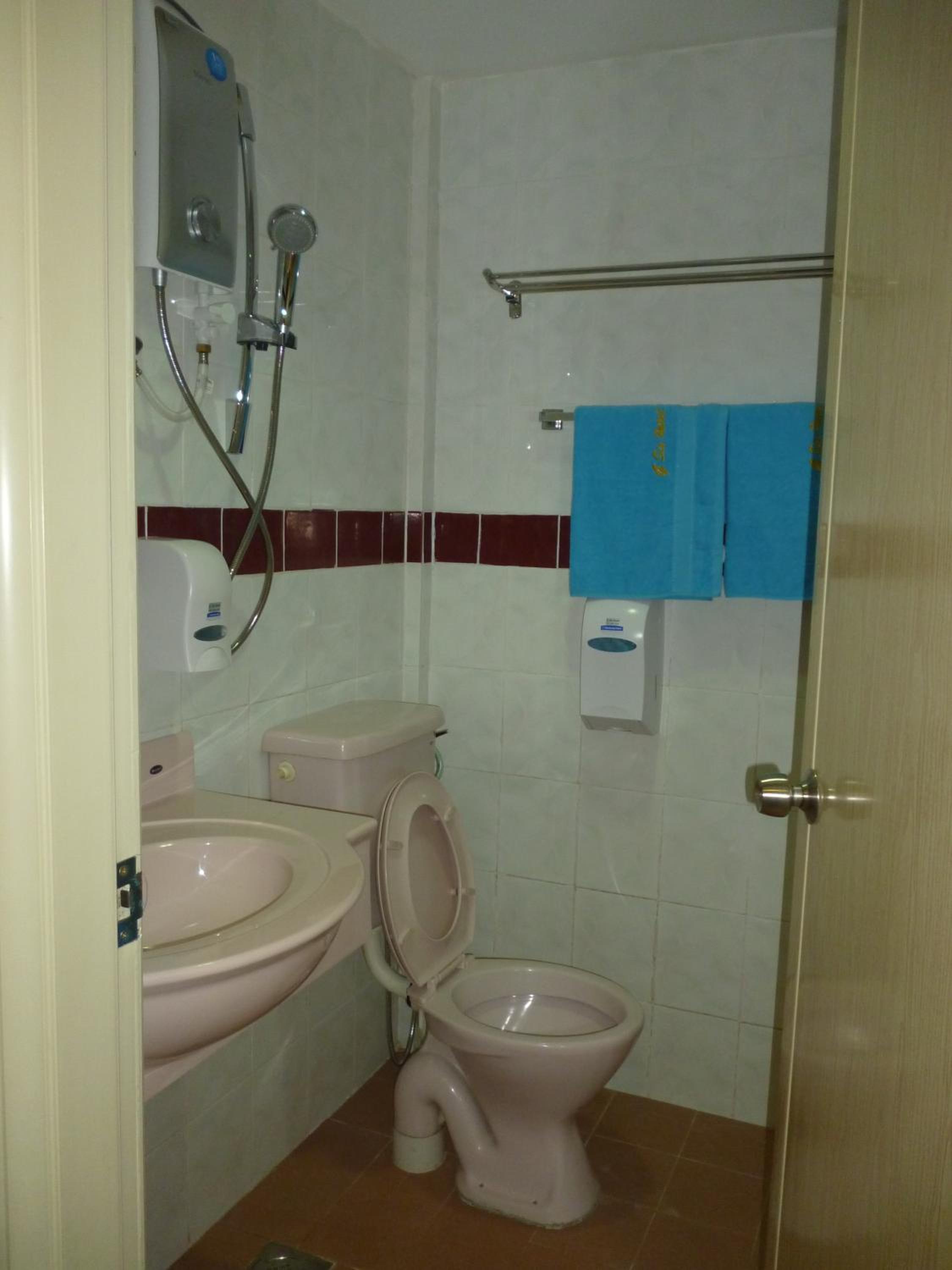 Standard Queen Room - Photo 4