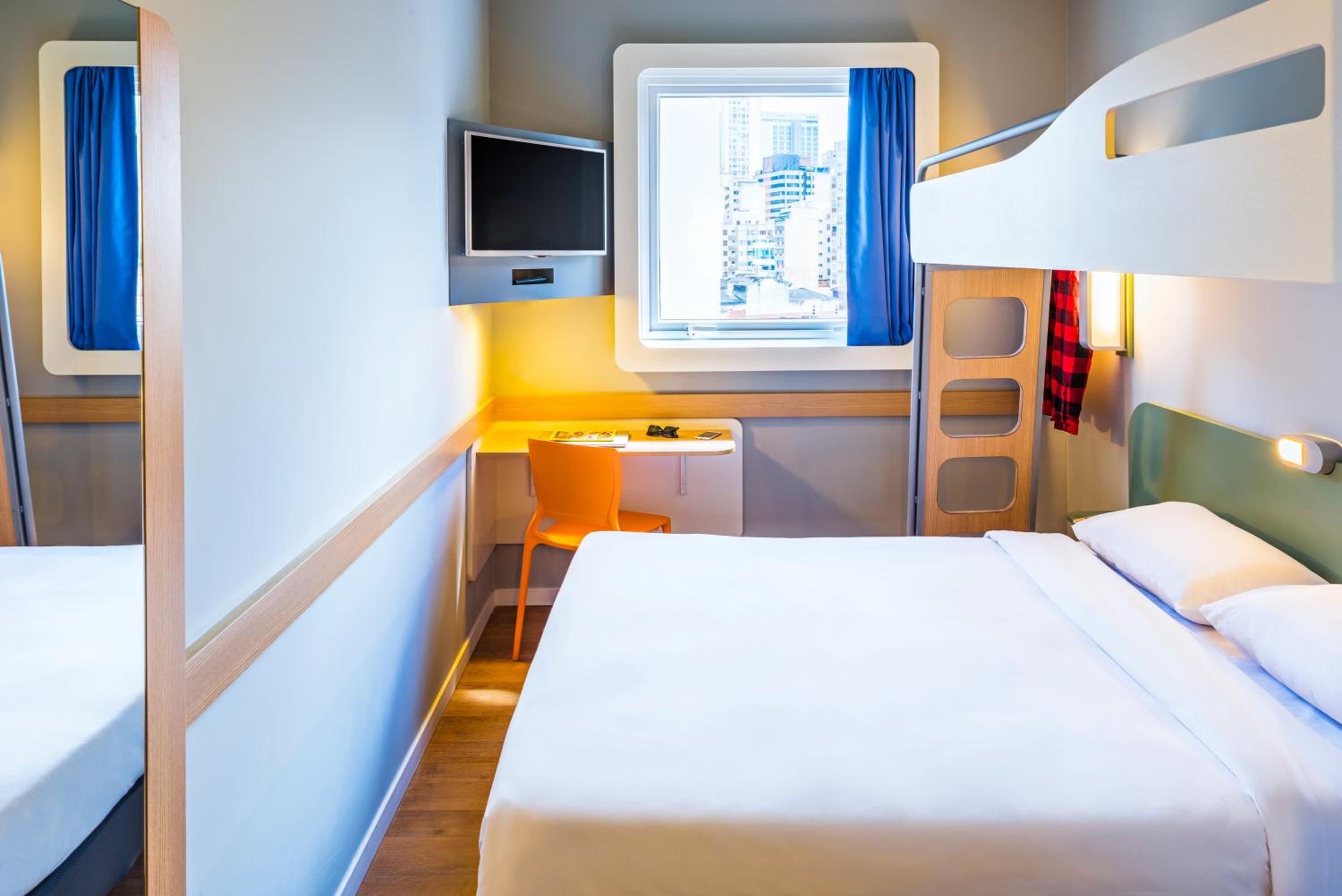 Standard Room with1 Double Bed and 1 Single Bed photo 1