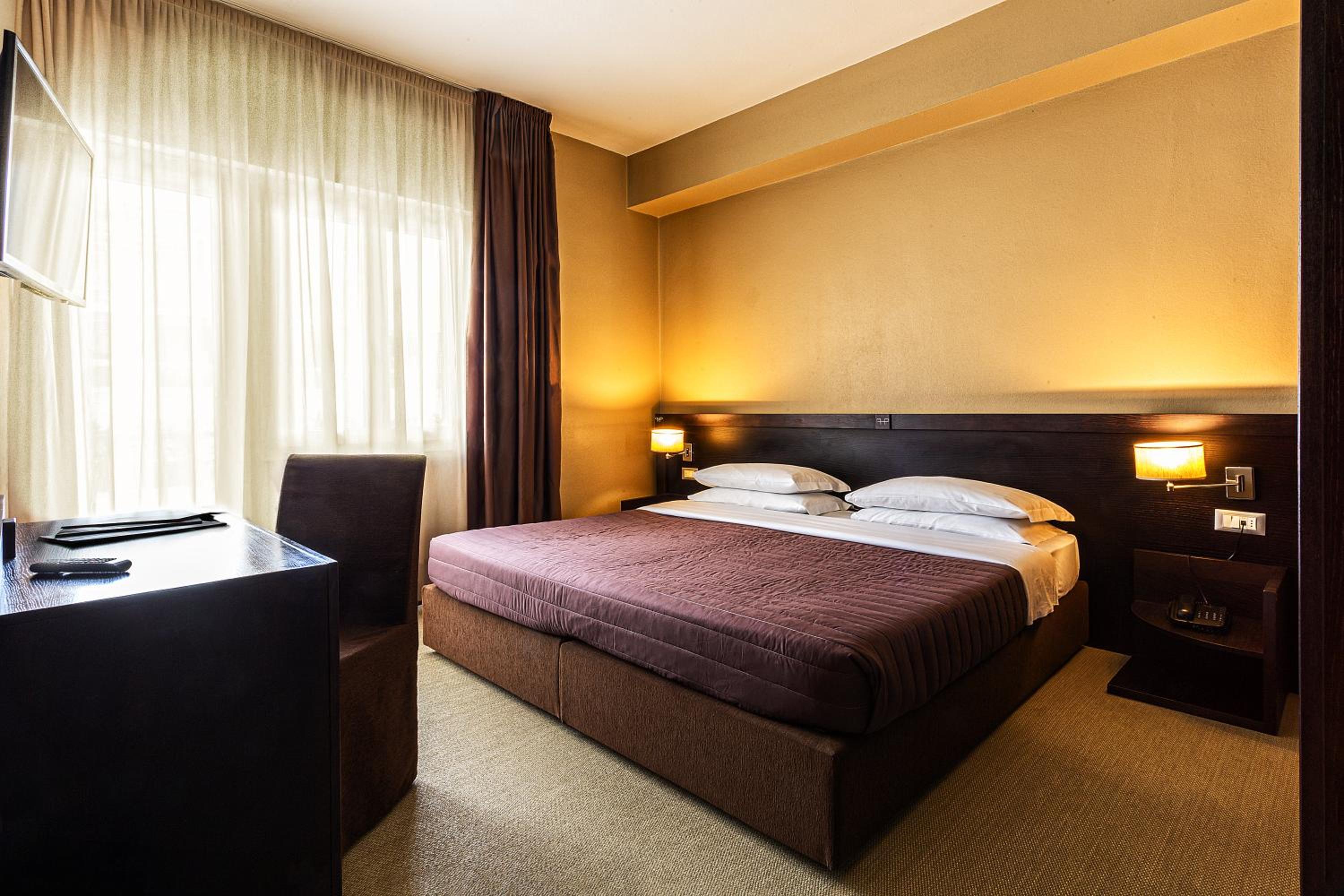 Comfort Double or Twin Room with Terrace - Photo 1