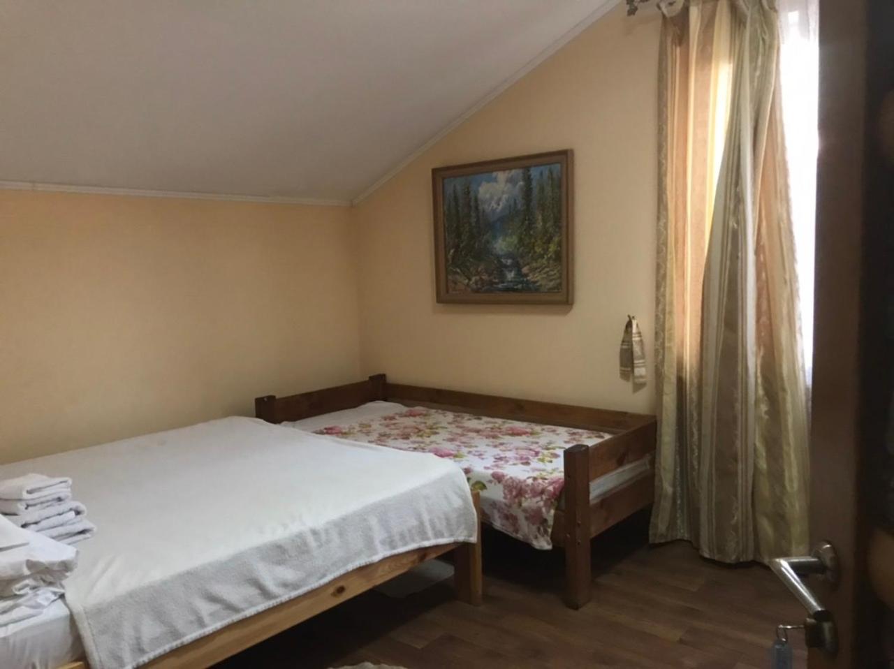 Basic Triple Room with Shared Bathroom photo 1