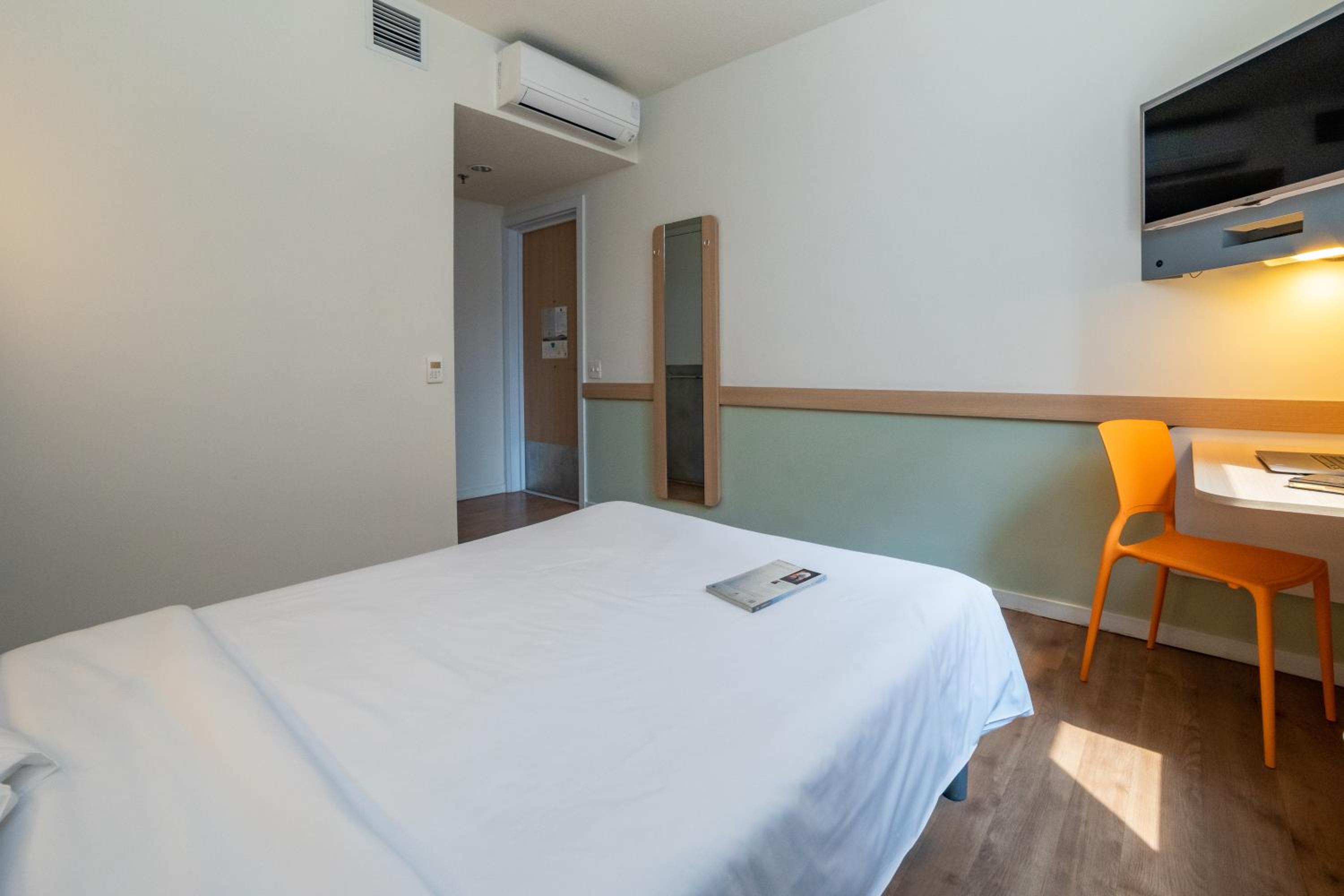 Double Room - Disability Access photo 2