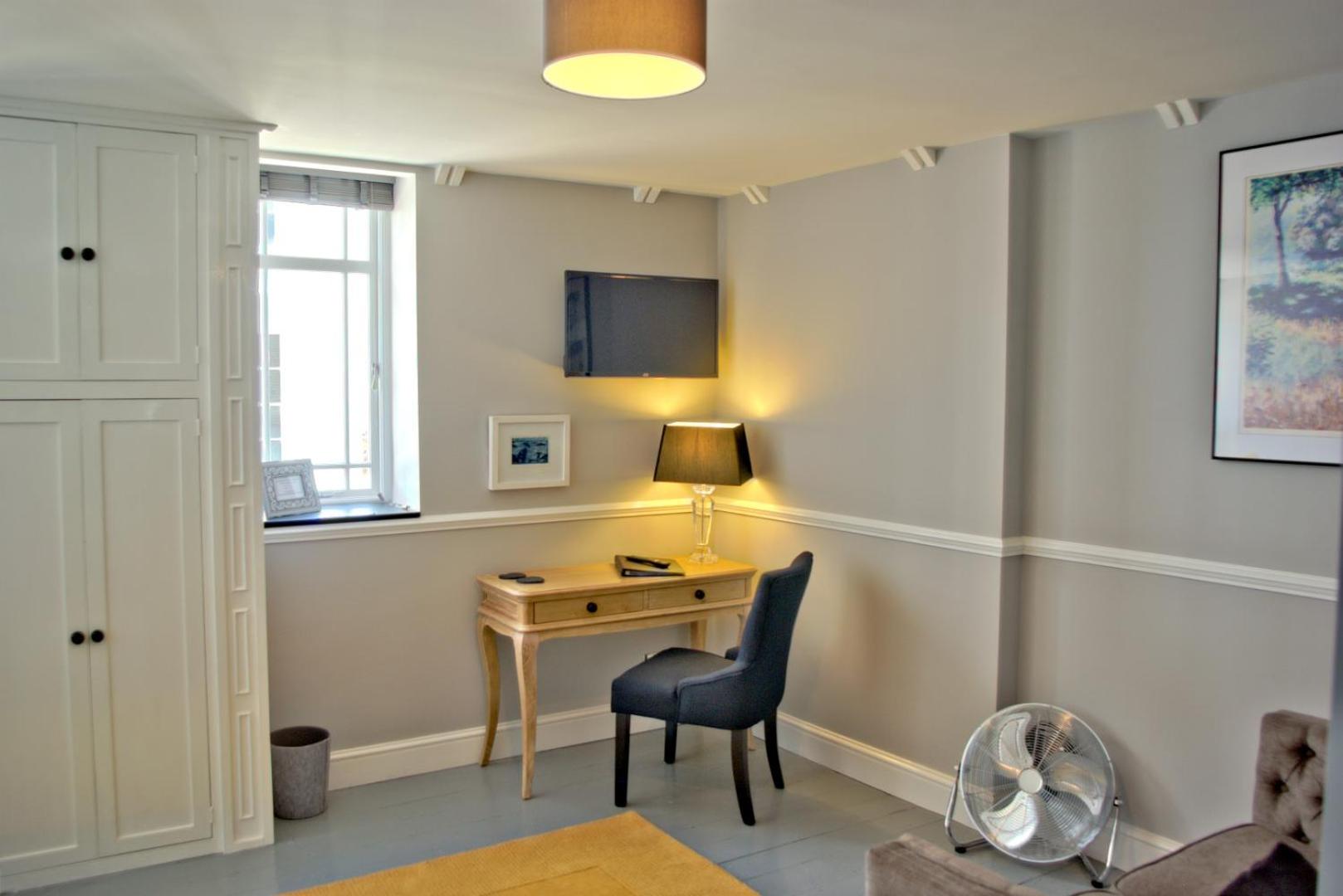 One-Bedroom Apartment - Photo 1