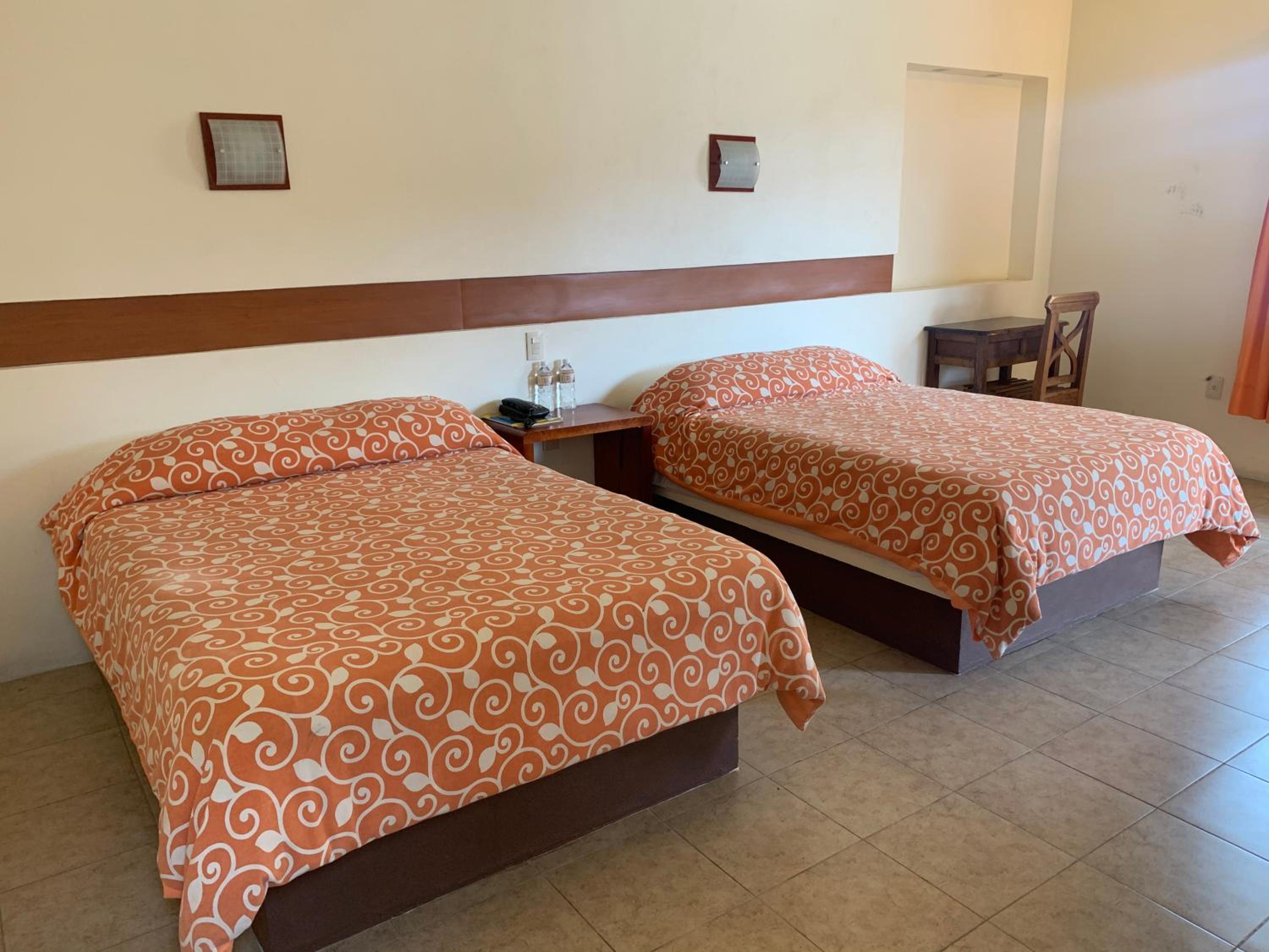 Twin Room - Photo 6