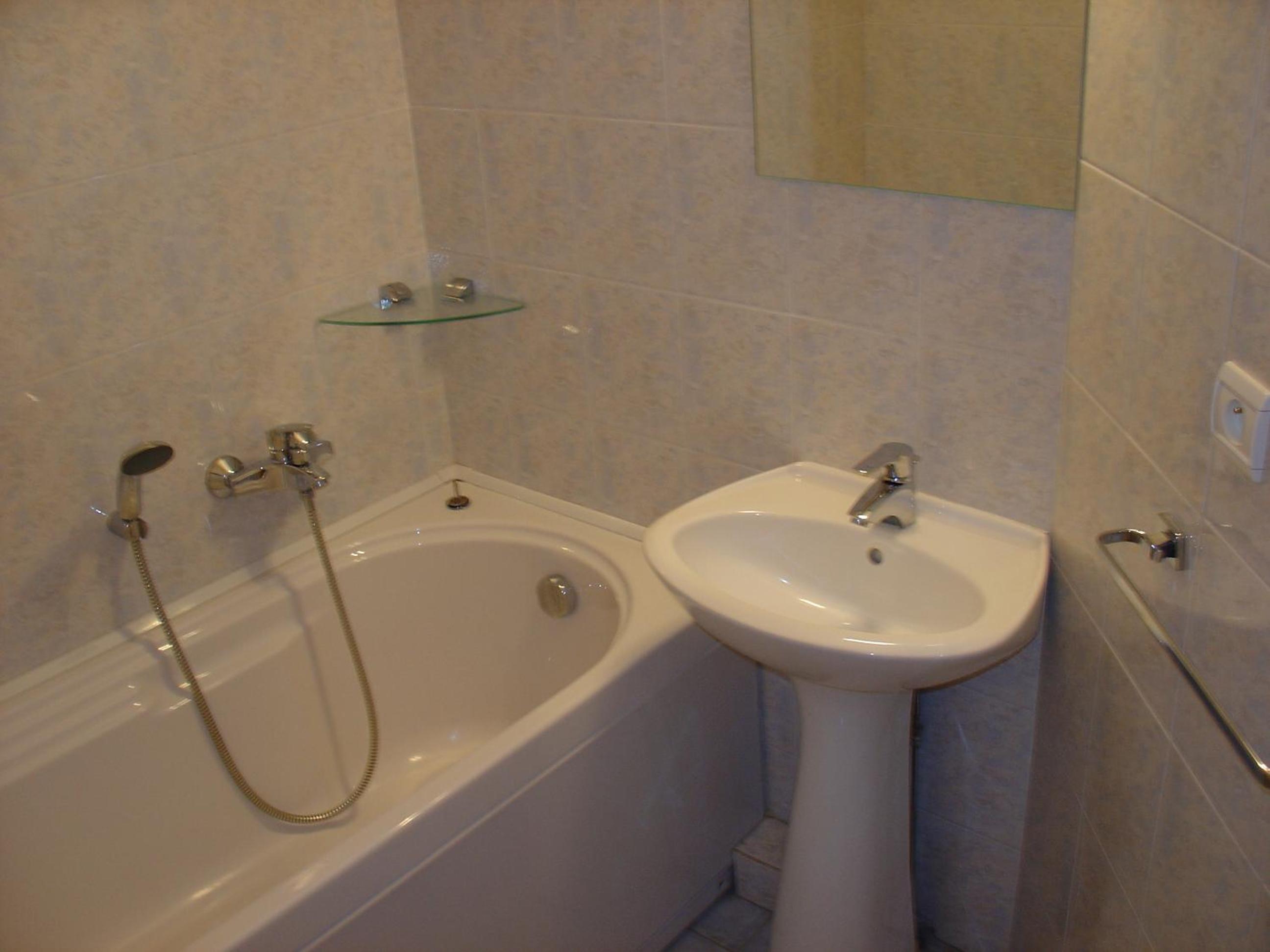 One-Bedroom Apartment (6 Adults) photo 2