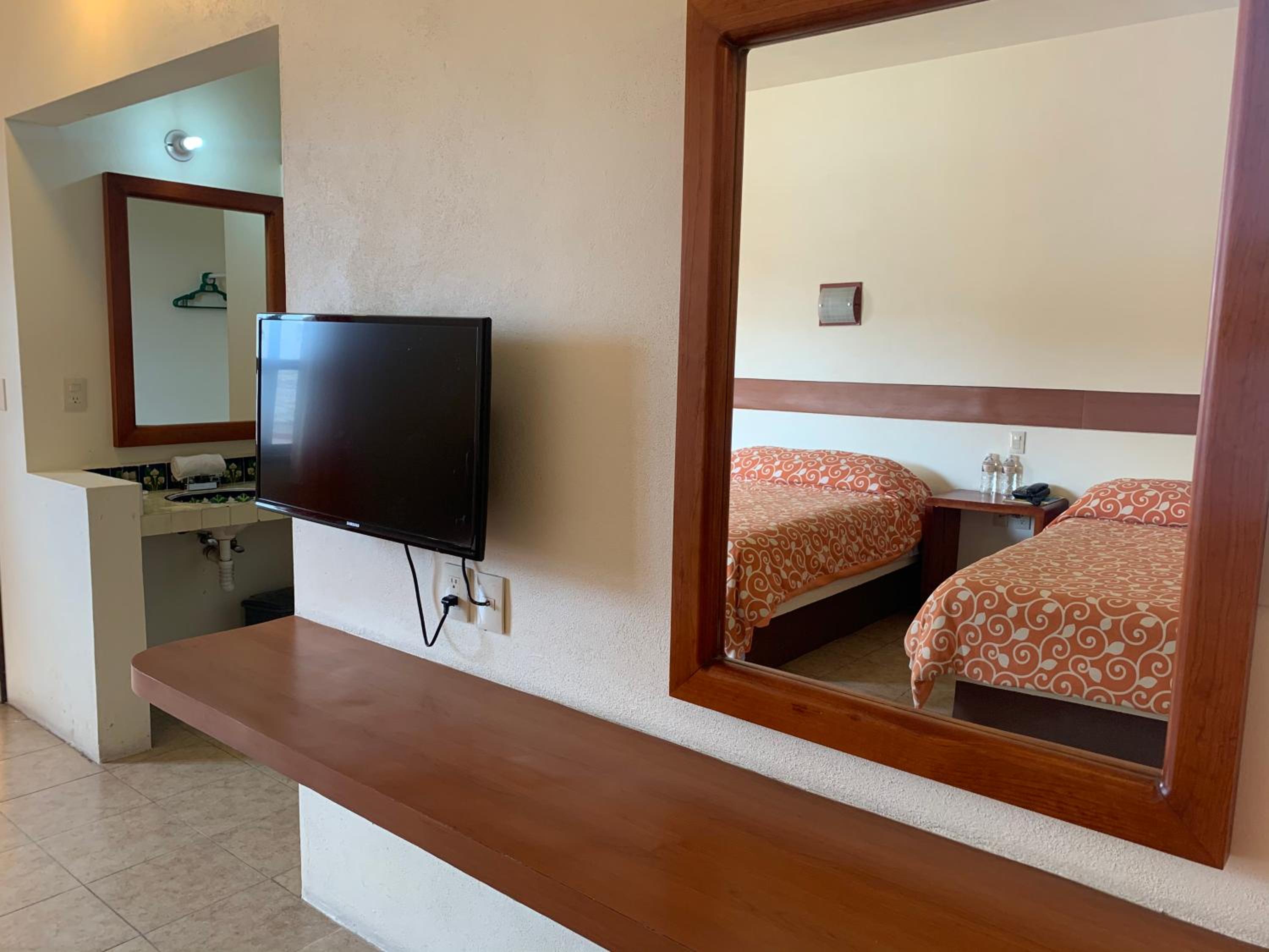 Twin Room - Photo 2