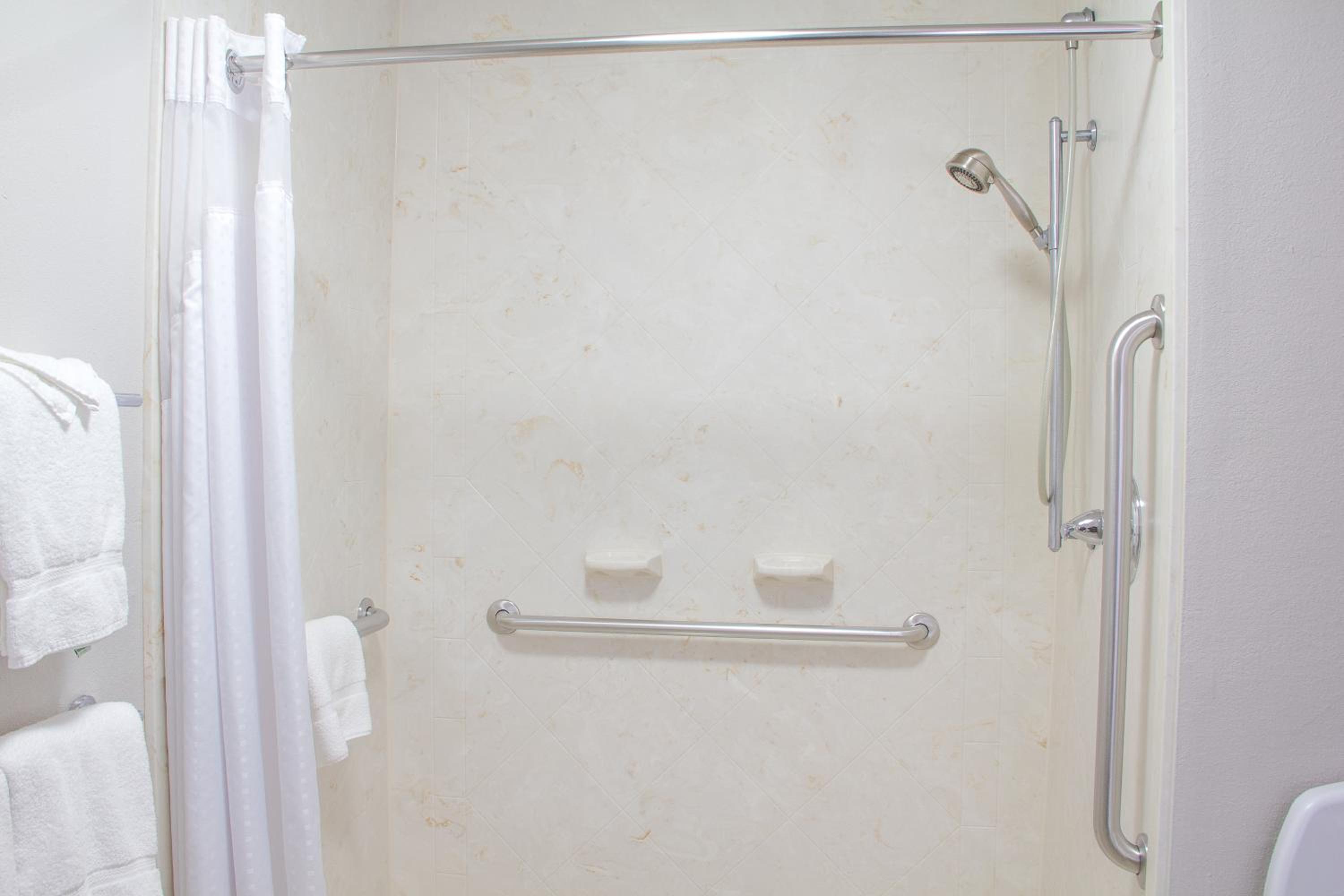 King Room - Mobility Access/Roll in Shower - Non-Smoking - Photo 5