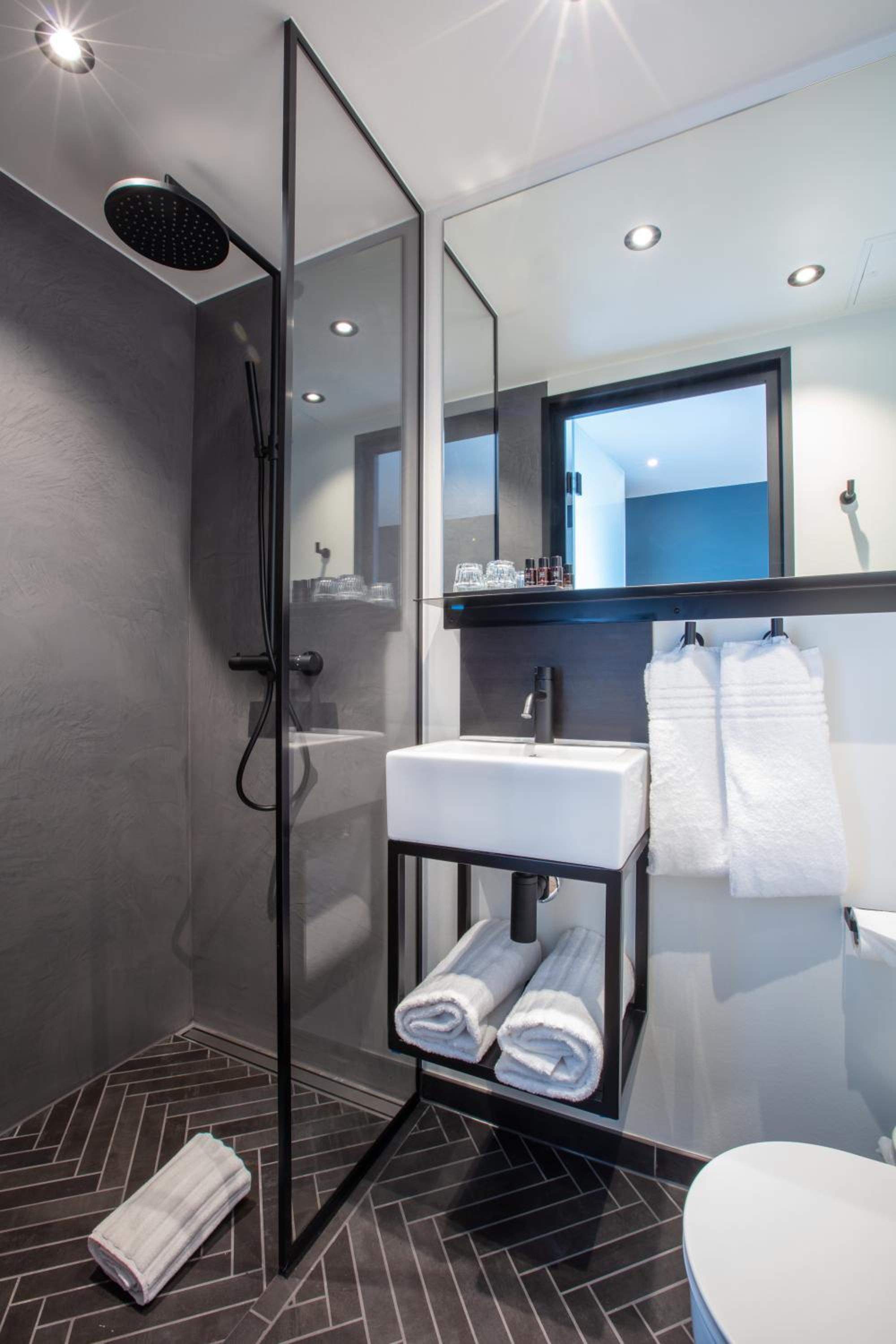 Premium Room - Photo 15