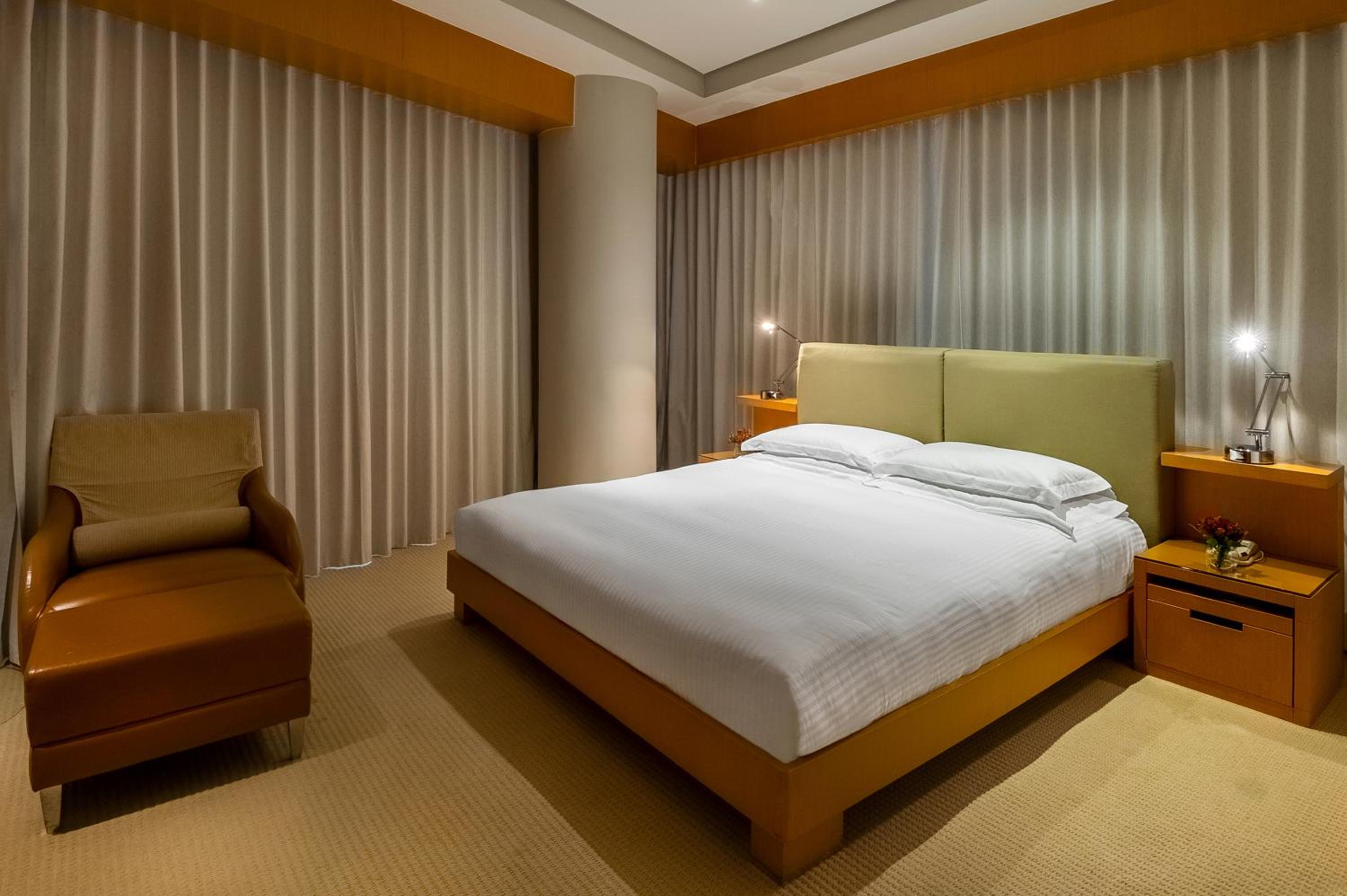 Grand Suite with View - Photo 10