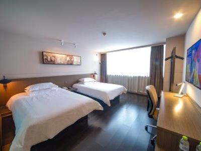 Twin Room B