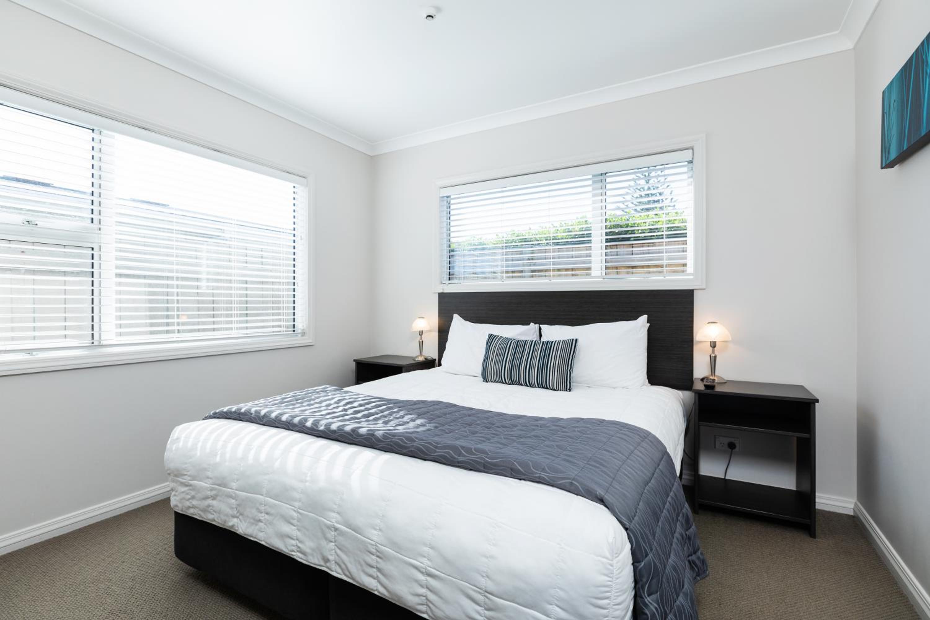 Deluxe One-Bedroom Apartment photo 3