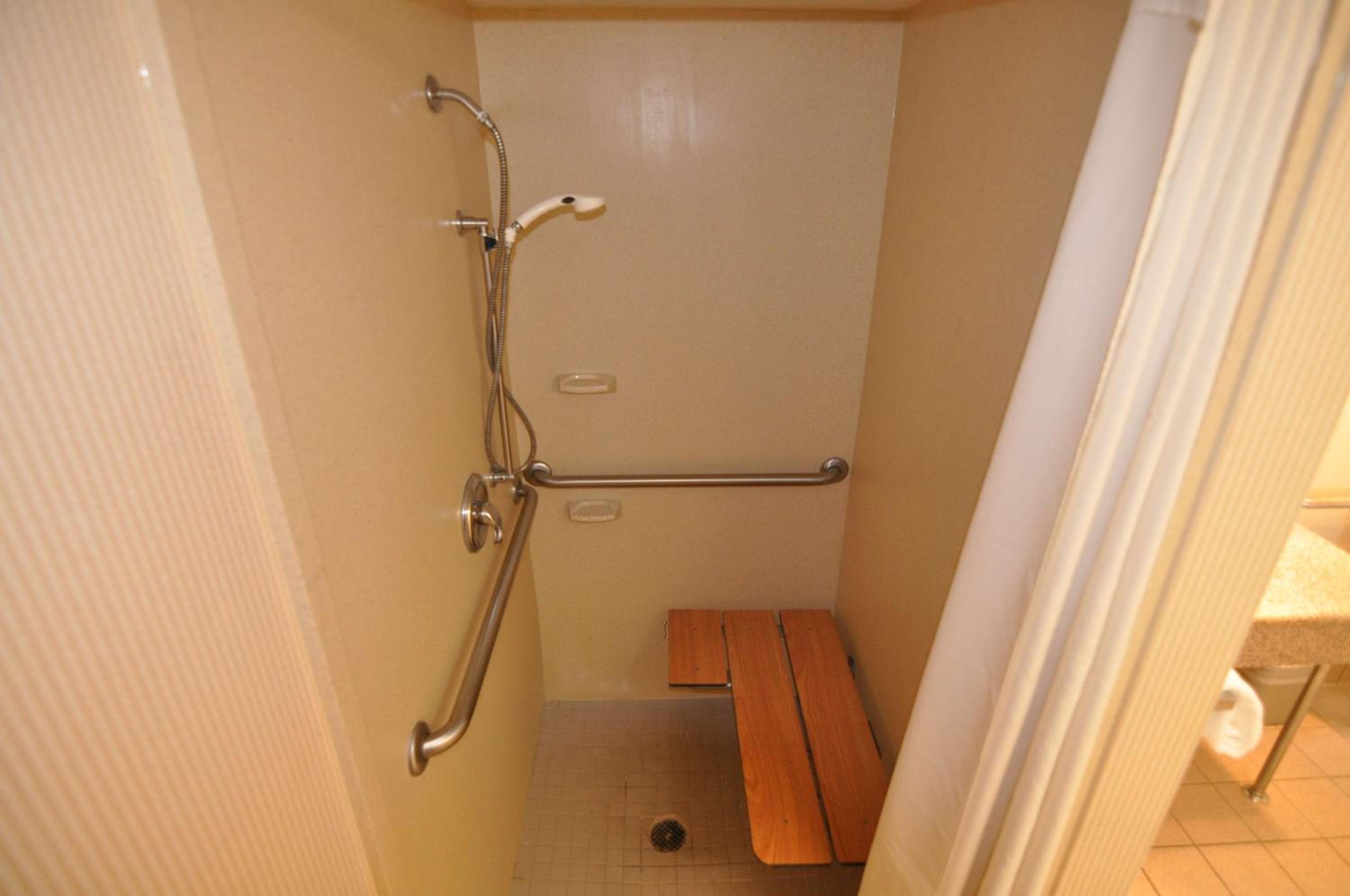 King Room with Roll-in Shower - Disability Access/Non-Smoking